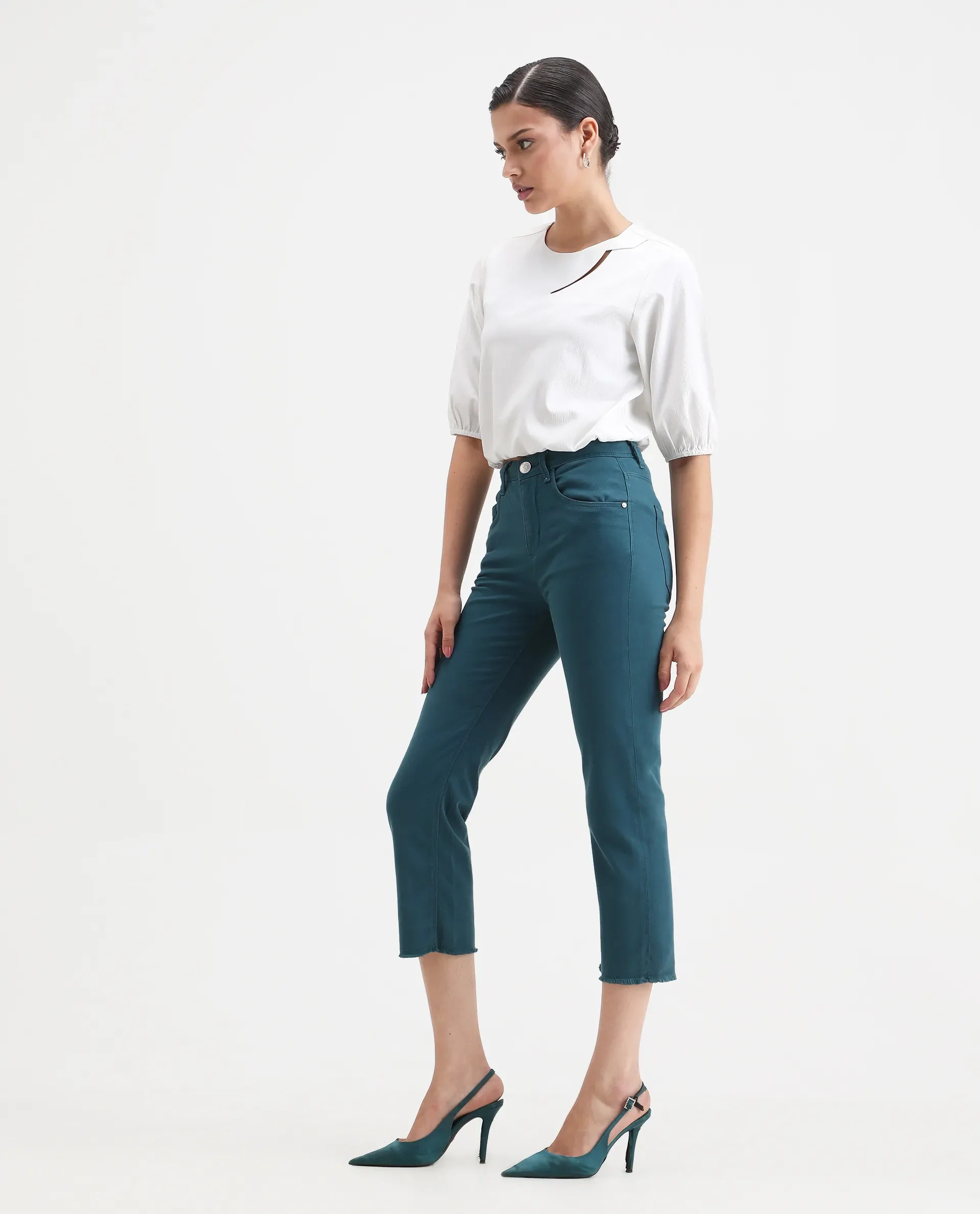 Rareism Women's Admiral Petrol Cotton Blend Plain Ankle Length Regular Fit Jeans - Image 7