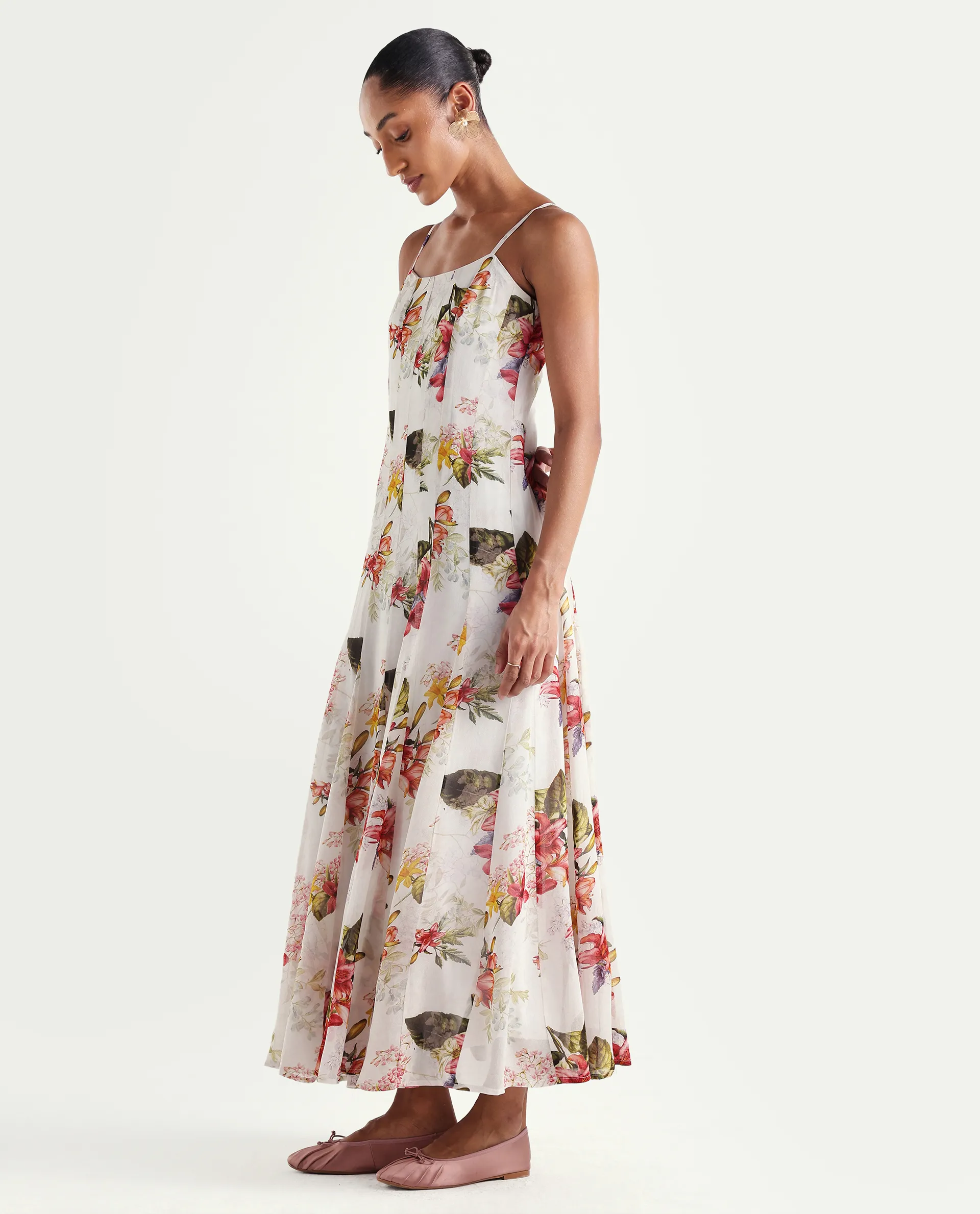 Rareism Women's Ailsa Off White Viscose Blend Sleeveless Fit And Flare Floral Print Dress - Image 6