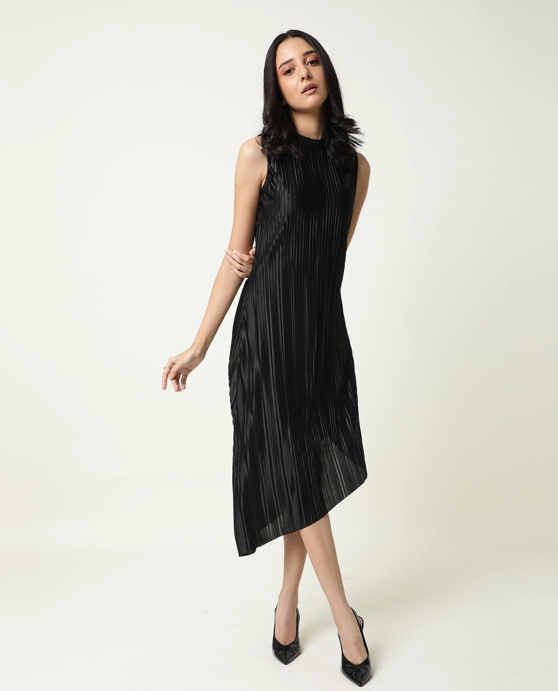 Rareism Women's Aloof Black Polyester Blend Crew Neck Plain Sleeveless Knee Length Regular Fit Dress
