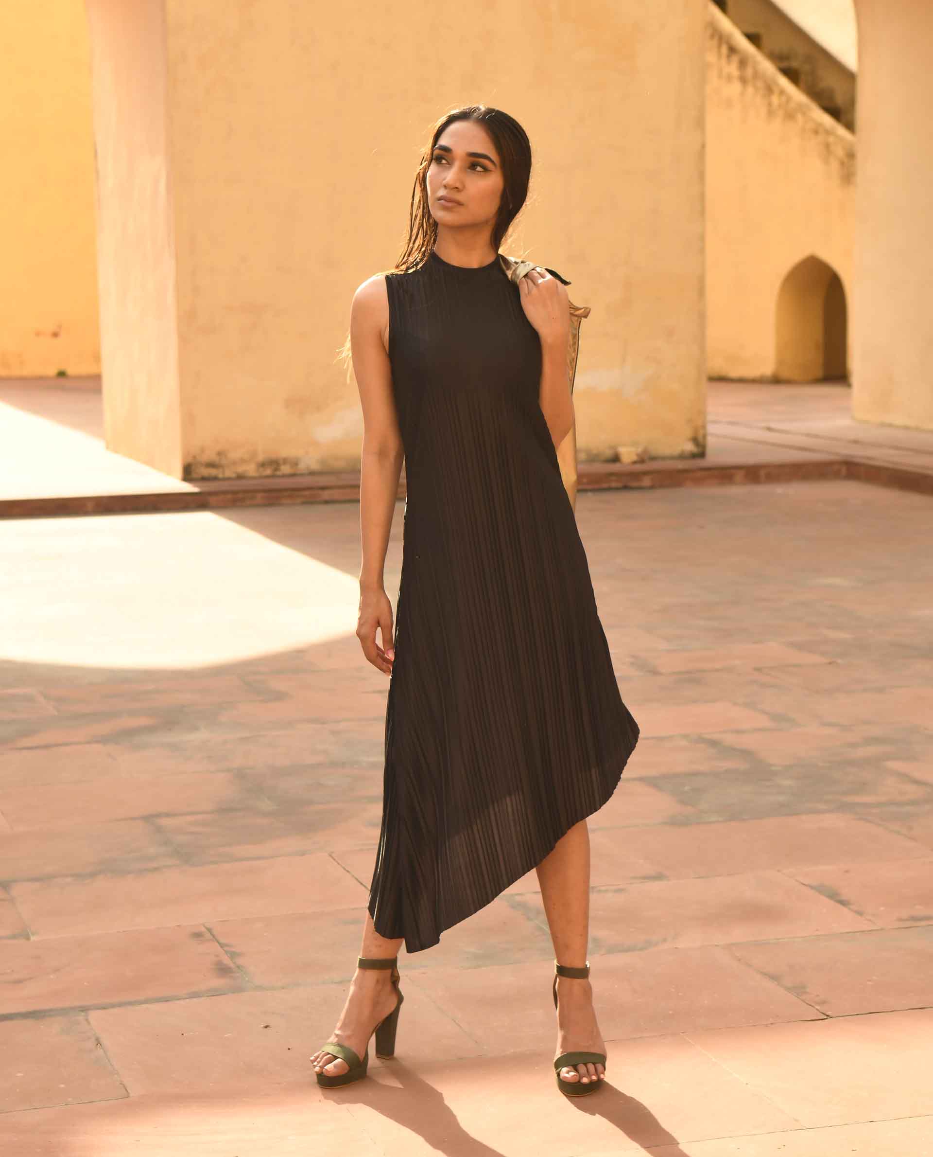 Rareism Women's Aloof Black Polyester Blend Crew Neck Plain Sleeveless Knee Length Regular Fit Dress - Image 3