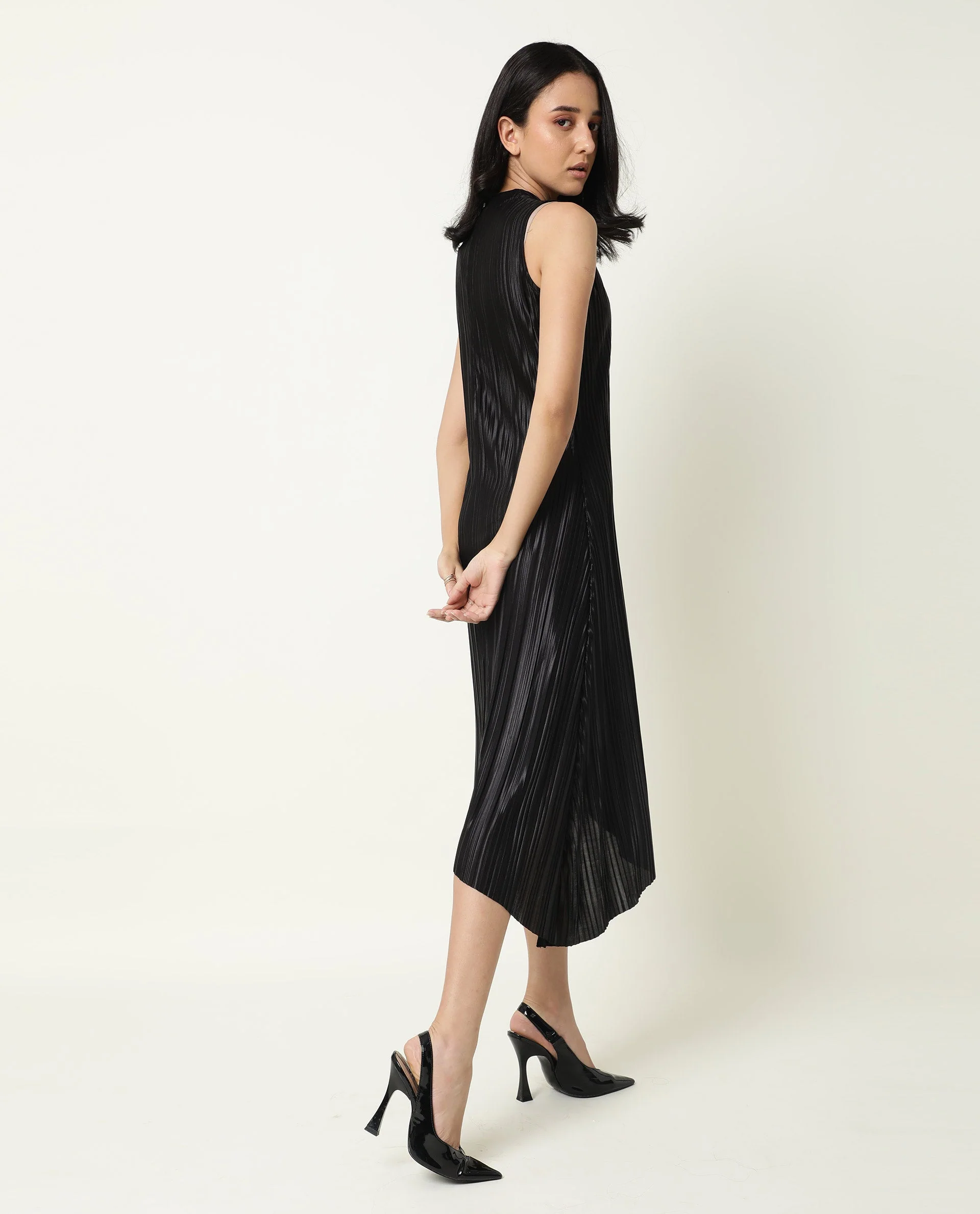 Rareism Women's Aloof Black Polyester Blend Crew Neck Plain Sleeveless Knee Length Regular Fit Dress - Image 7