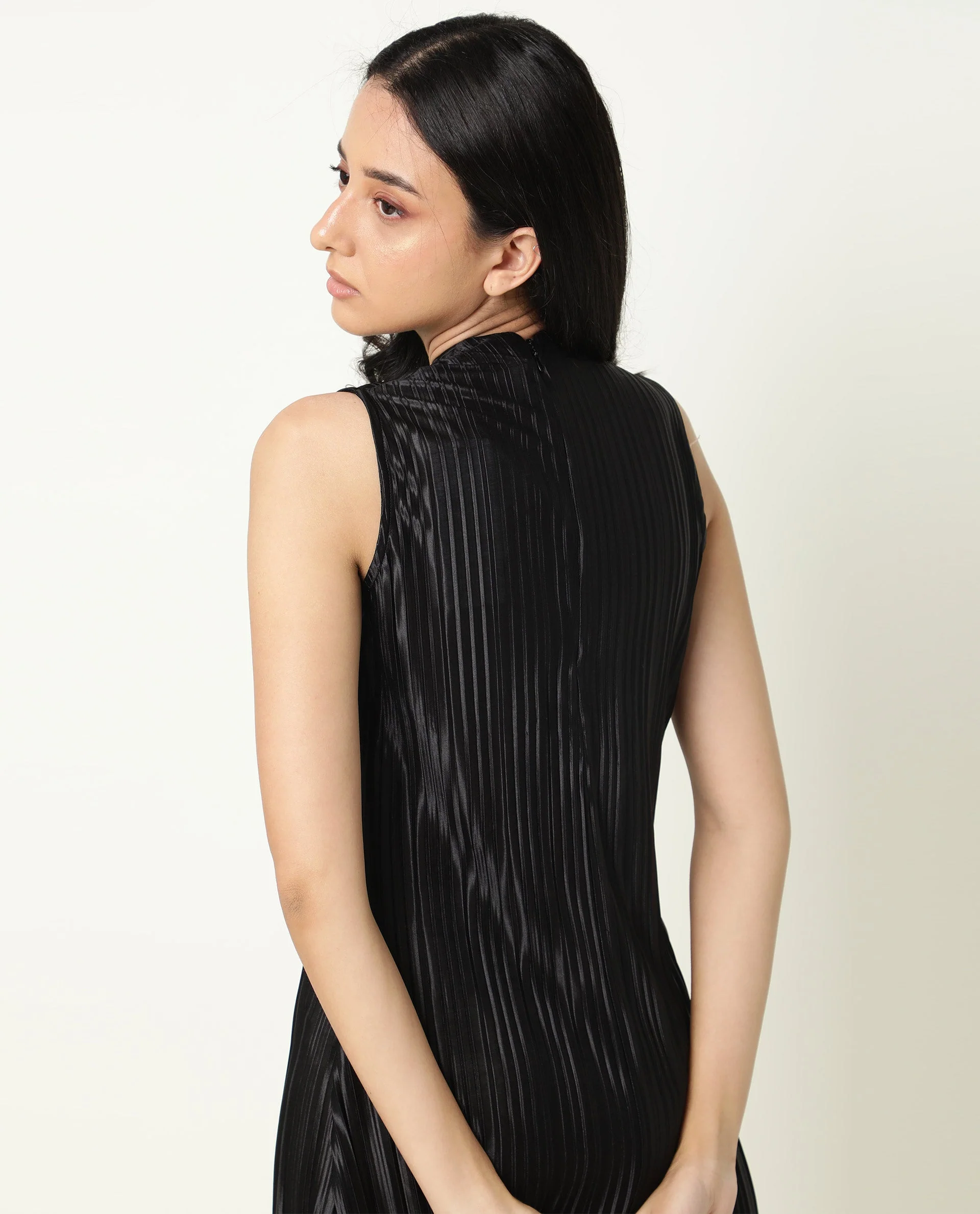 Rareism Women's Aloof Black Polyester Blend Crew Neck Plain Sleeveless Knee Length Regular Fit Dress - Image 8