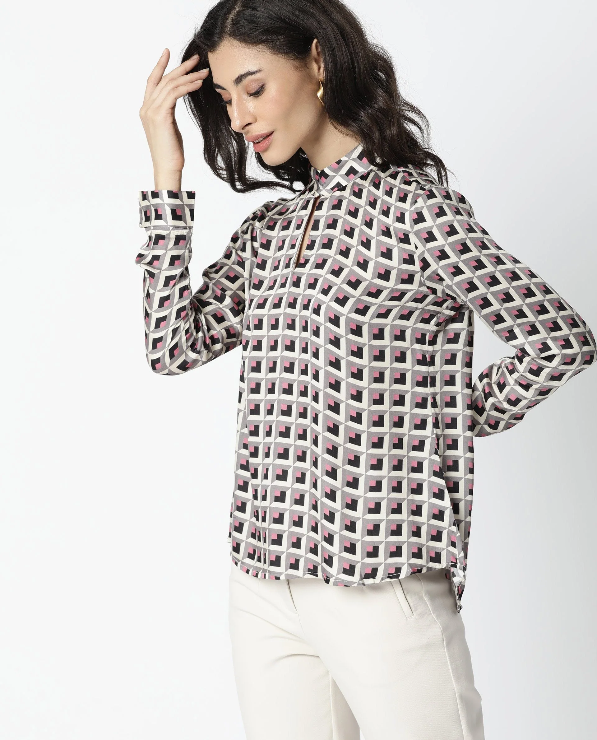Rareism Women's Appar Offwhite Mandarin Collar Geometric Print Tailored Top - Image 4