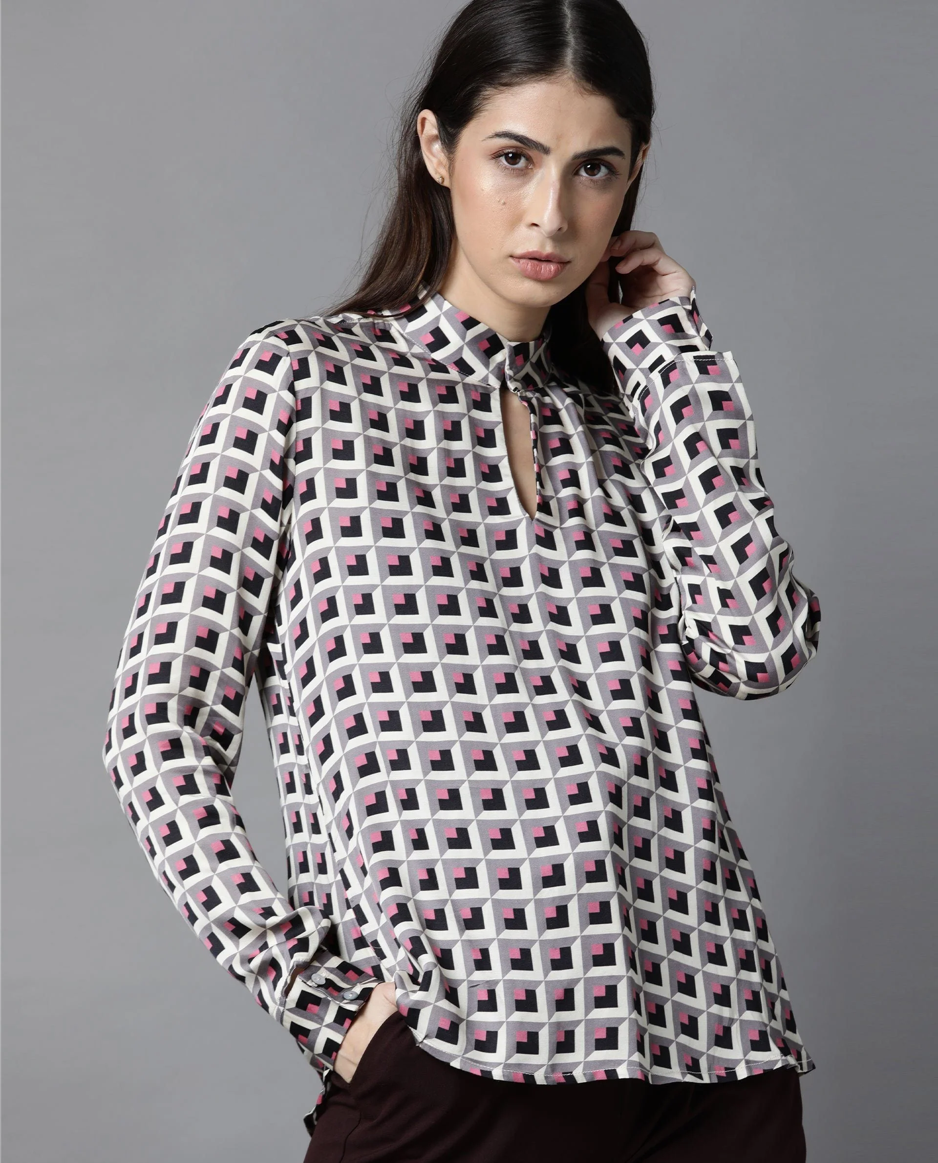 Rareism Women's Appar Offwhite Mandarin Collar Geometric Print Tailored Top - Image 6