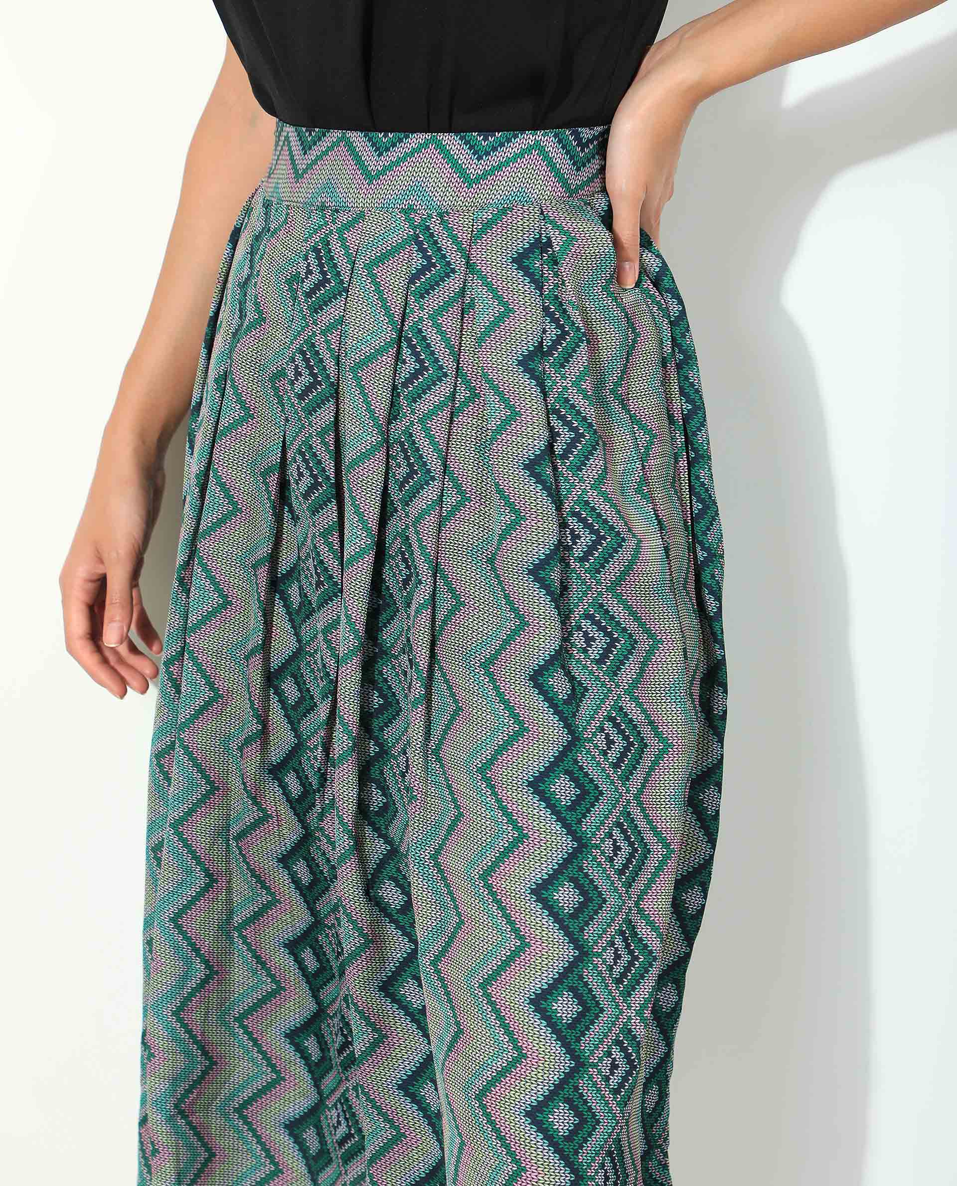 Rareism Women's Arabella Green Polyester Geometric Print Knee Length Regular Fit Skirt - Image 5