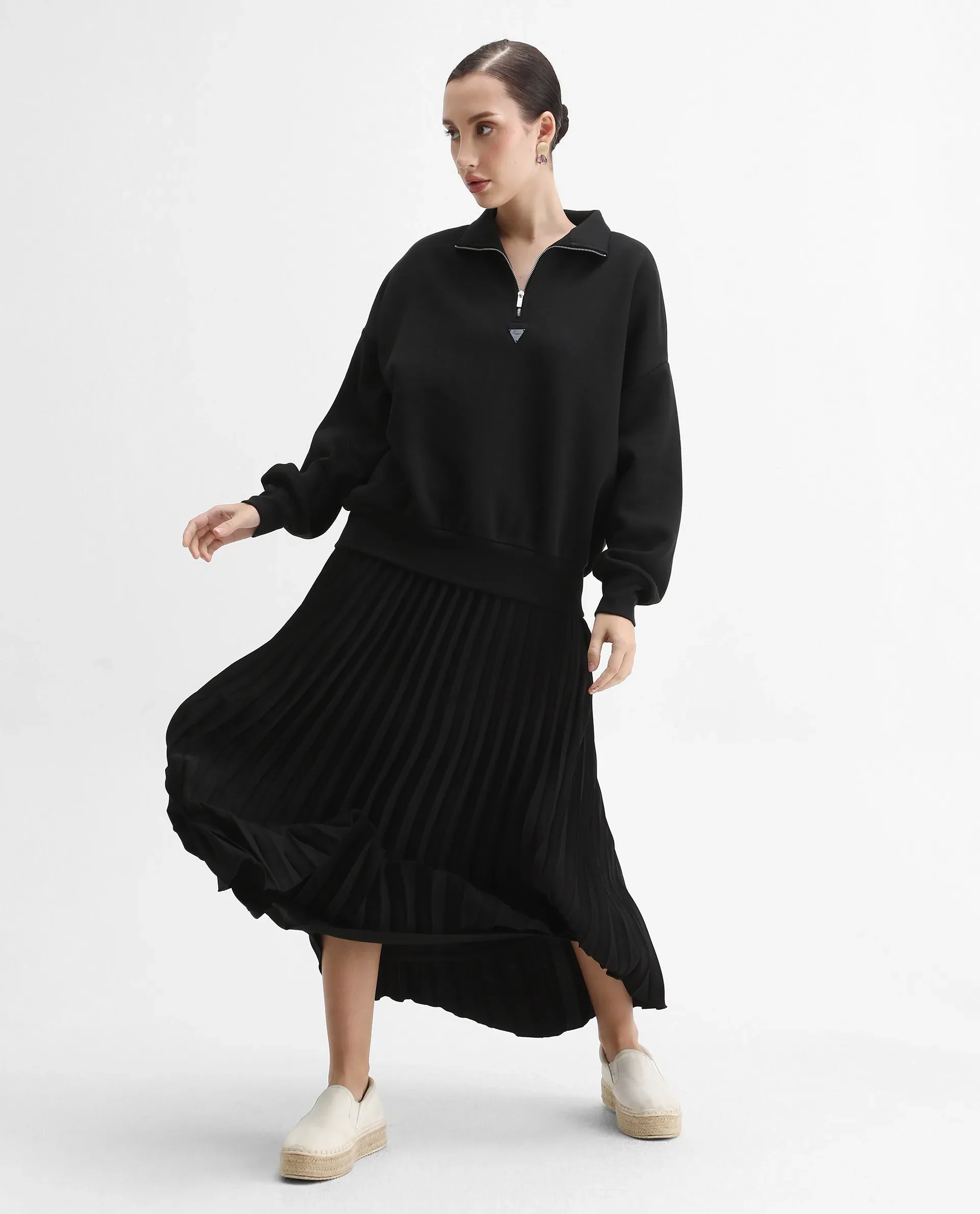 Rareism Women's Ario Black Cotton Blend Fabric Spread Collar Relaxed Fit Printed Sweatshirt - Image 2
