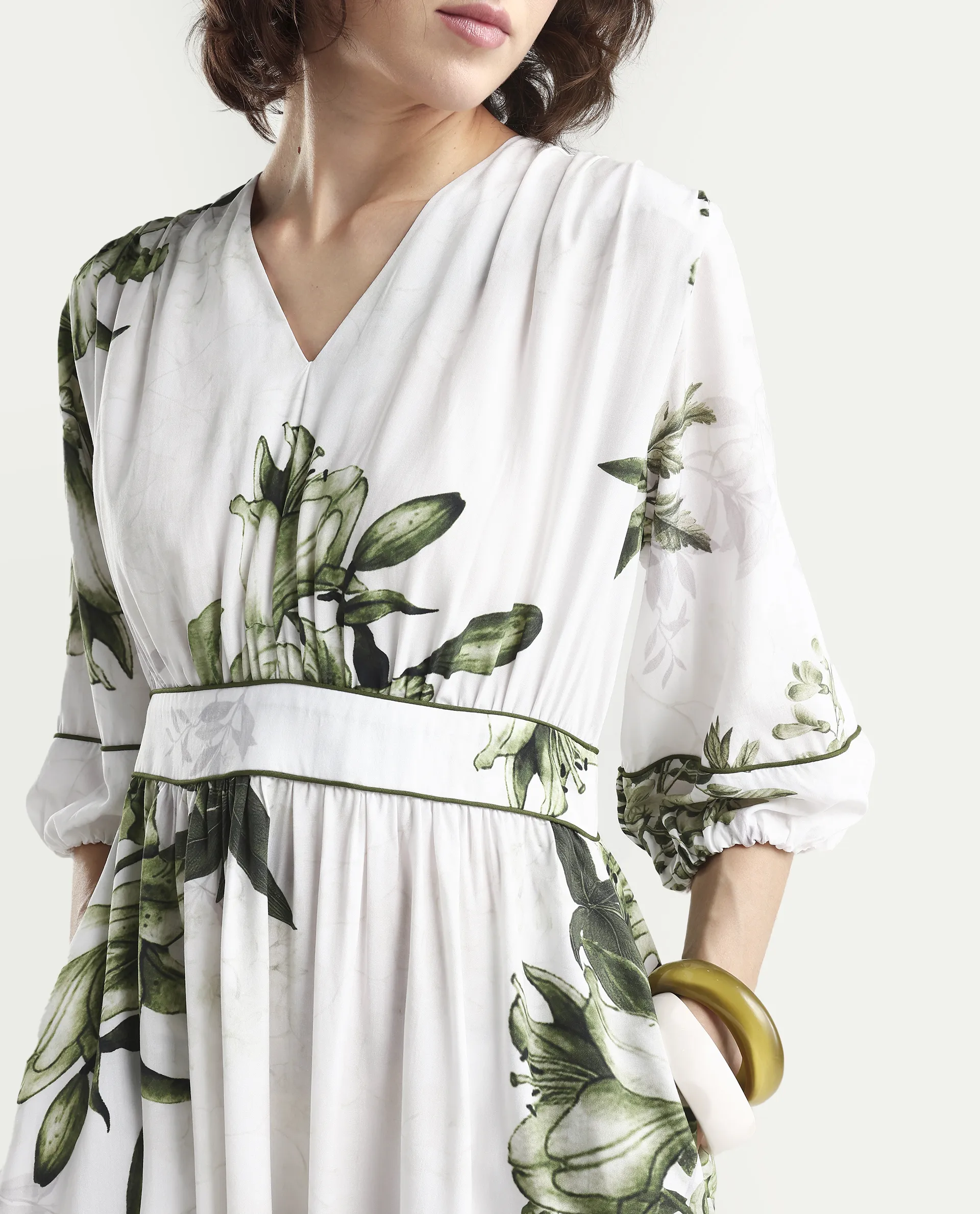Rareism Women's Arsyn Off White Viscose Half Sleeve V-Neck Fit And Flare Floral Print Dress - Image 4