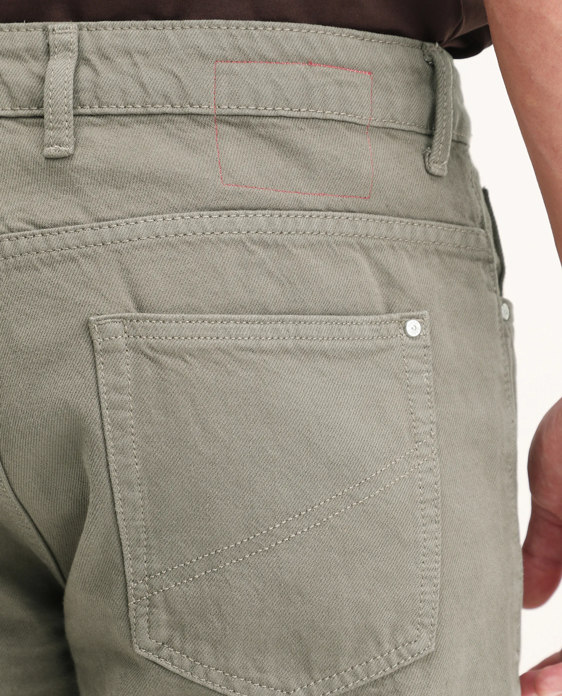 Rare Rabbit Men's Arvi G Green Cotton Fabric Shank And Zipper Kurt Carrot Plain Jeans - Image 7