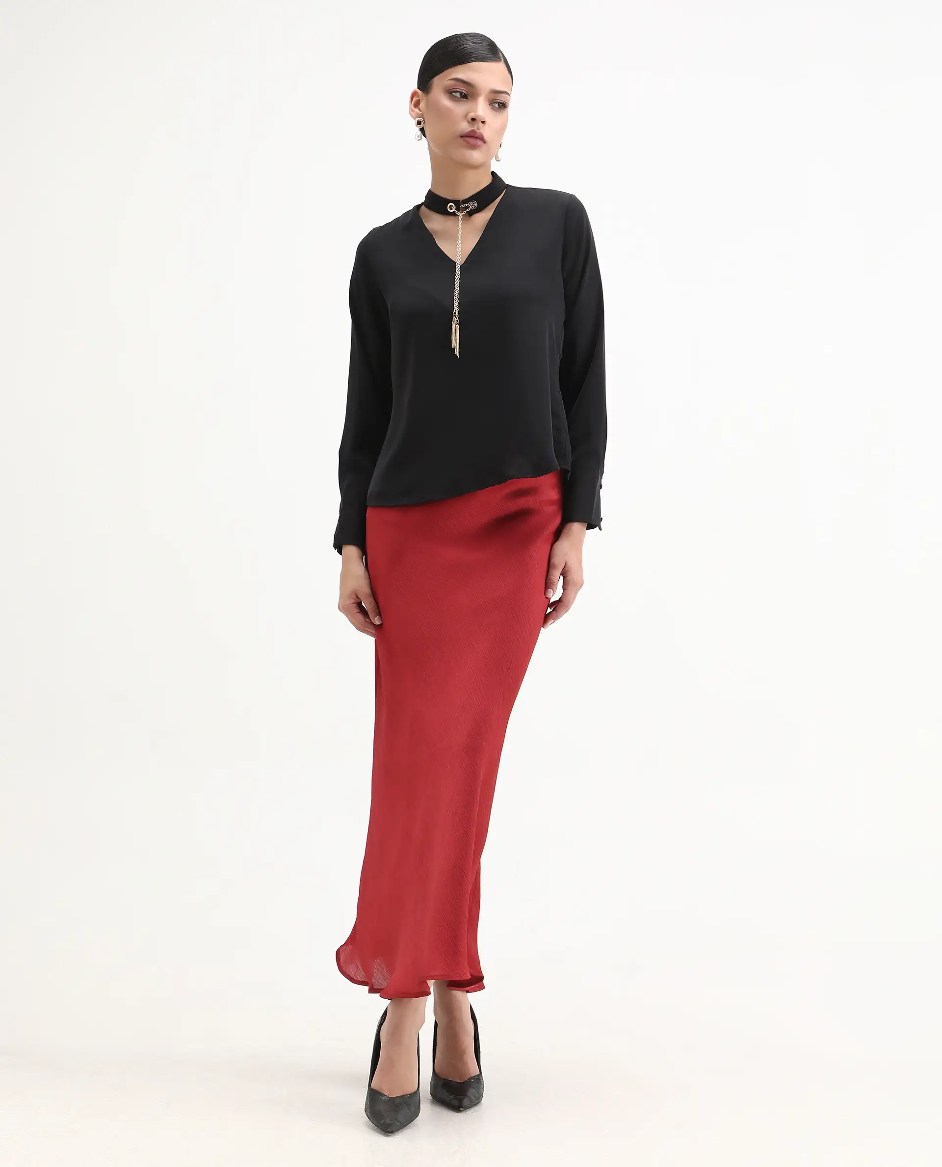Rareism Women's Ascom Black Milestone V-Neck Plain Cuffed Sleeve Regular Fit Top - Image 2