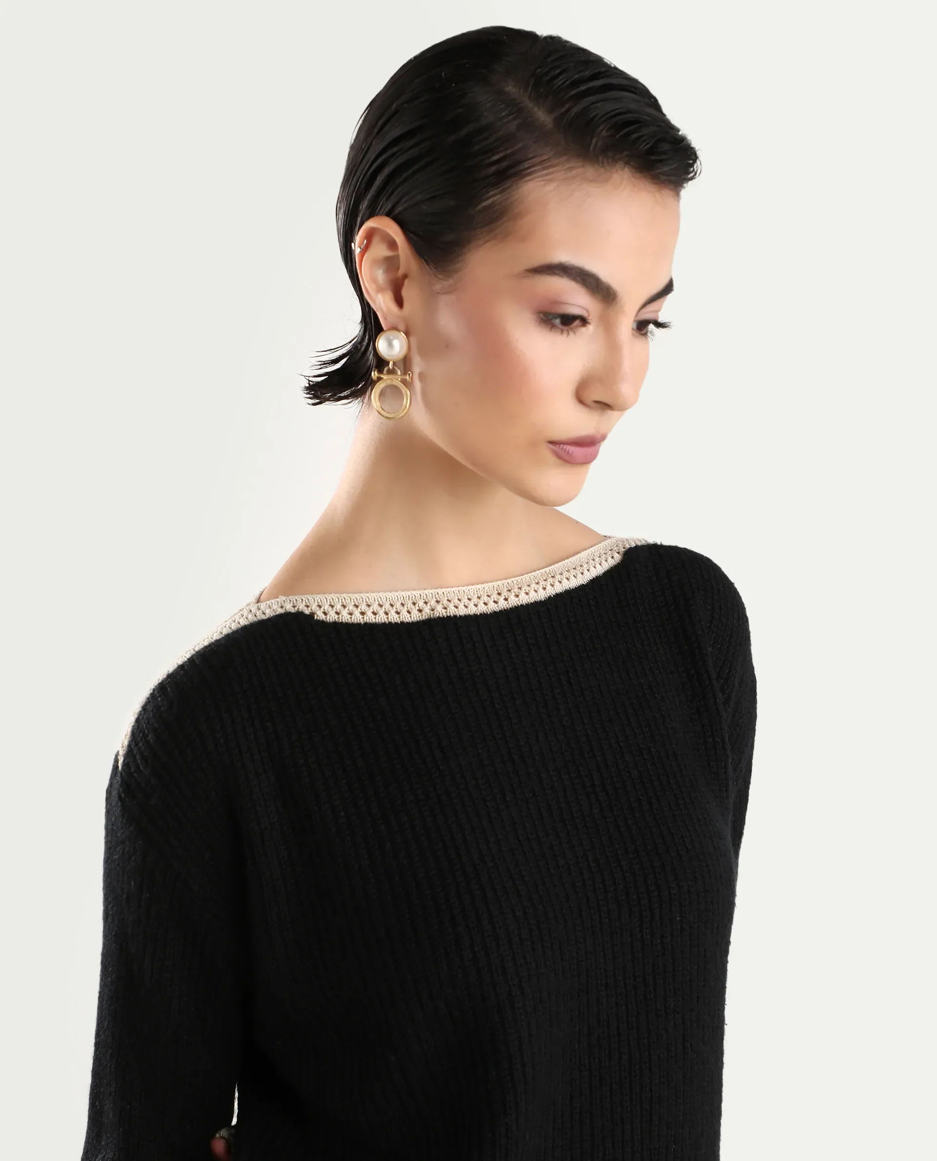 Rareism Women's Astrophel Black Acrylic Boat Neck Plain Relaxed Fit Sweater - Image 4