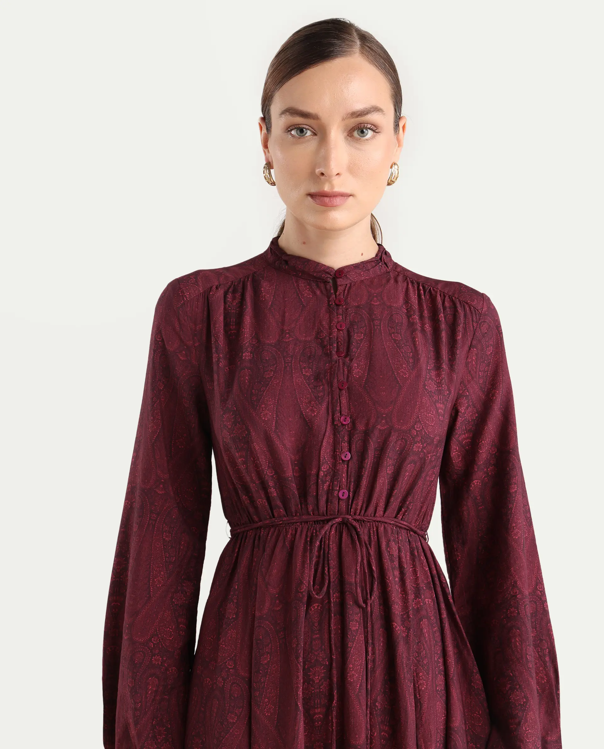 Rareism Women's Austo Maroon Viscose Blend Mandarin Collar Fit And Flare Paisley Print Dress - Image 4