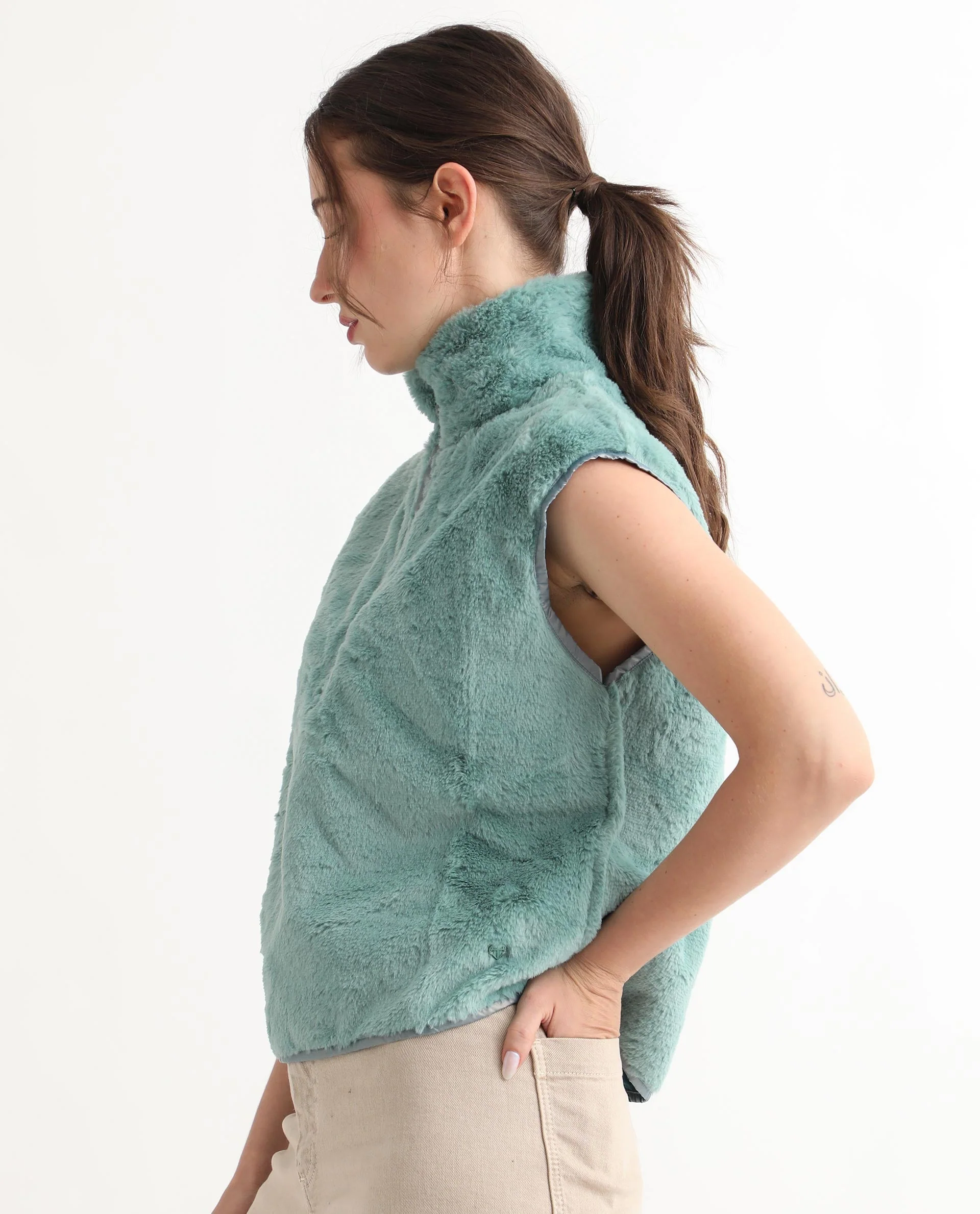 Rareism Women's Beauro Green Polyester Drop Collar Plain Sleeveless Regular Fit Sweater - Image 8