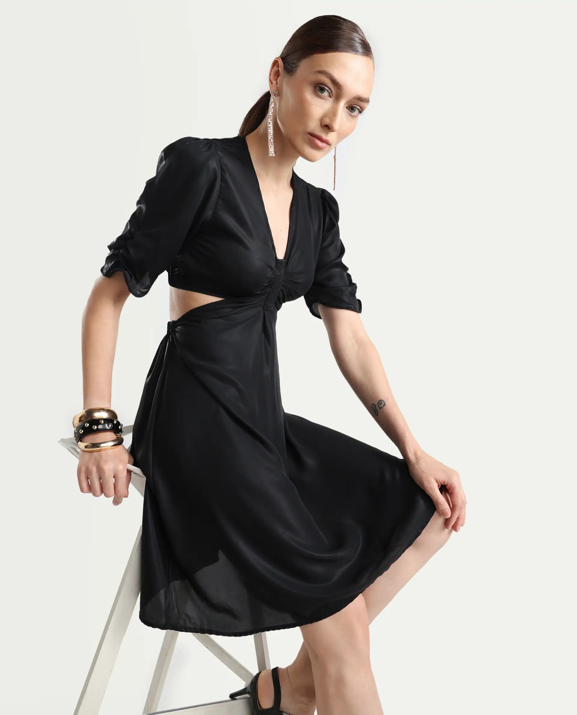 Rareism Women's Besman Black Polyester V-Neck Plain Balloon Sleeve Knee Length Fit And Flare Dress - Image 4