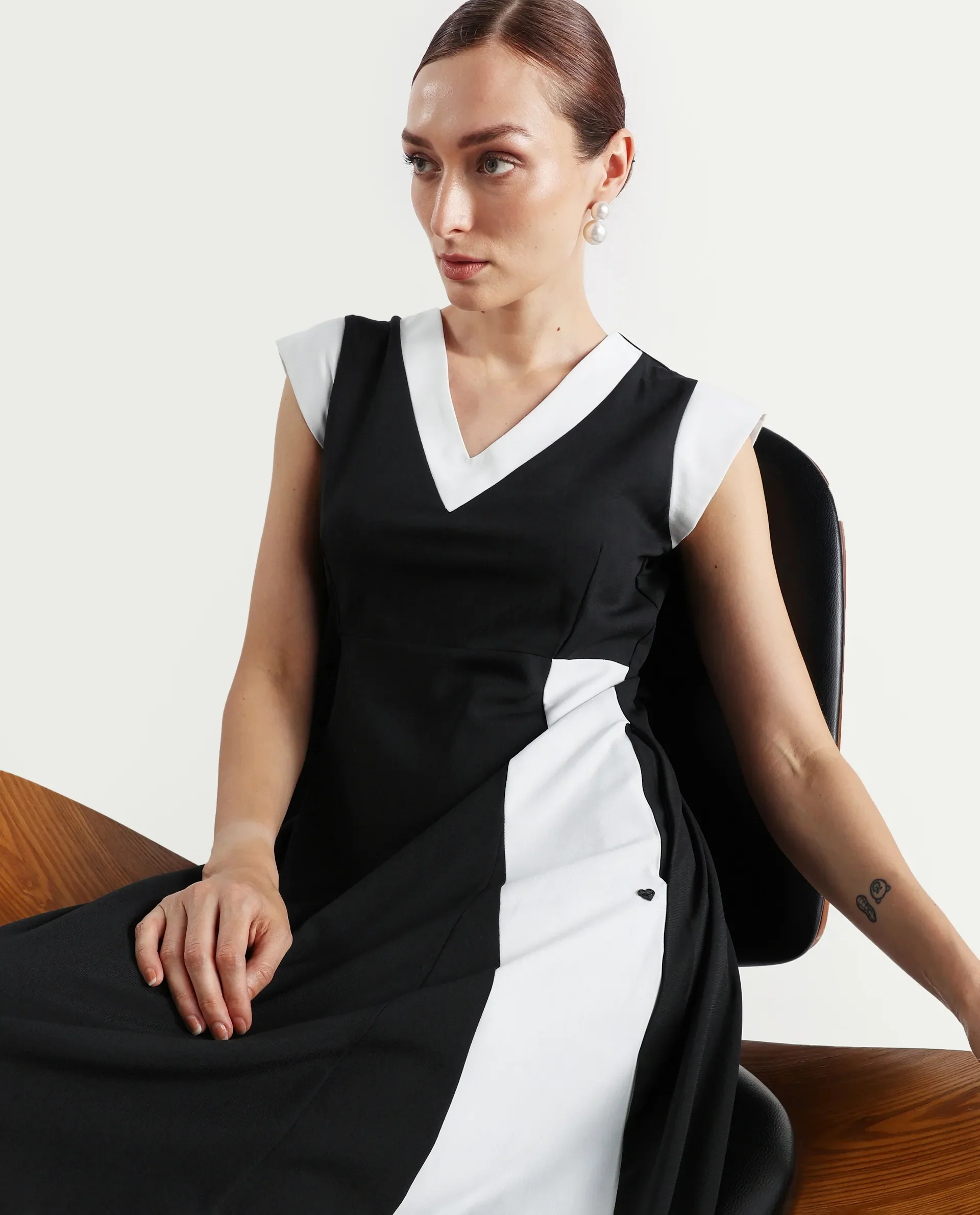 Rareism Women's Bhinua Black Twill V-Neck Plain Ruffled Sleeve Maxi Straight Fit Dress - Image 4