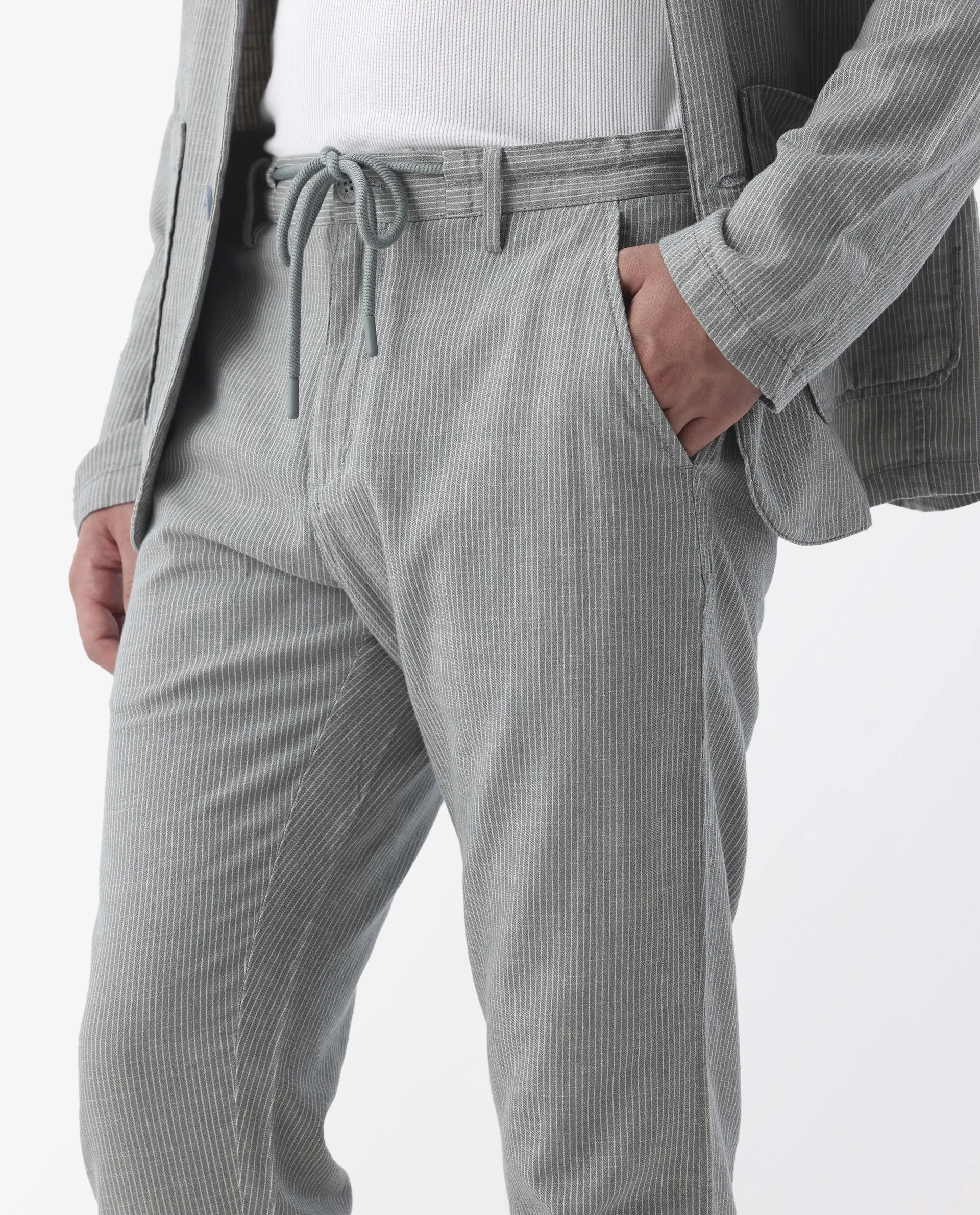Rare Rabbit Men's Brera Green Linen Blend Plain Regular Fit Trouser - Image 3