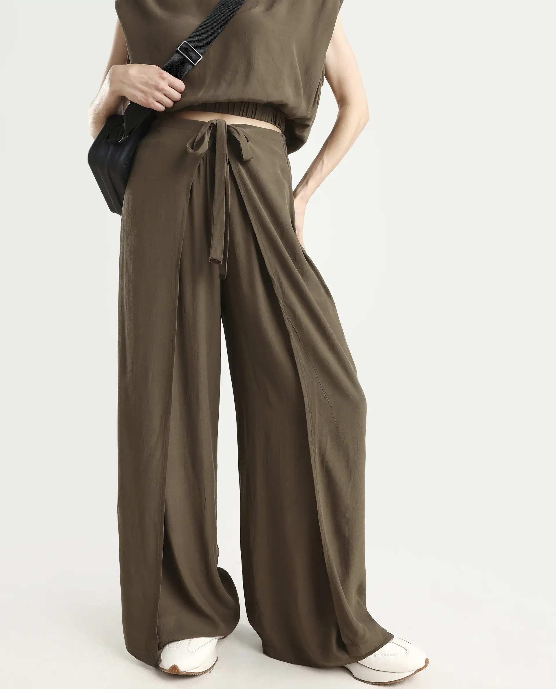Rareism Women's Brodie-B Olive Rayon Plain Ankle Length Wide Trouser - Image 2