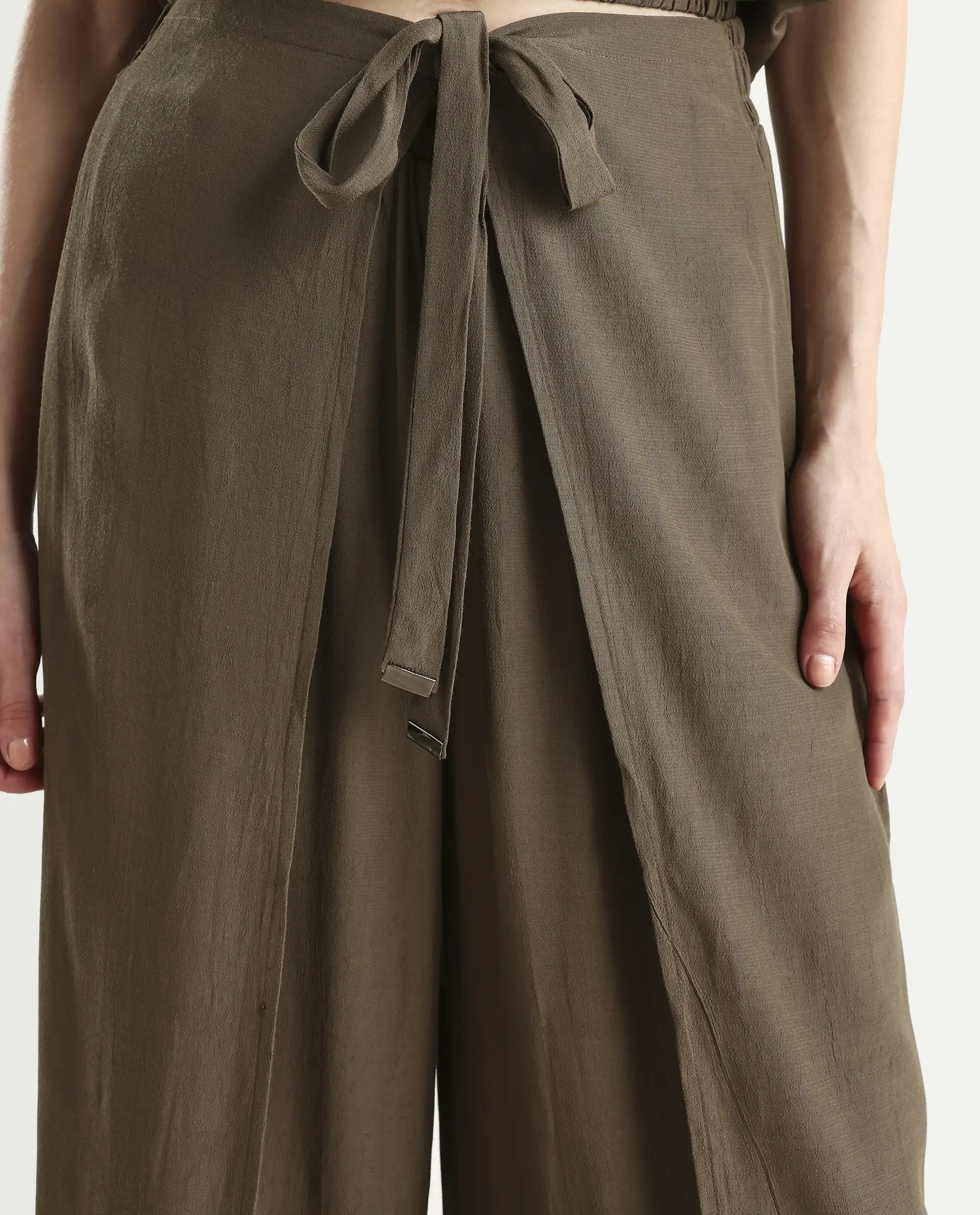 Rareism Women's Brodie-B Olive Rayon Plain Ankle Length Wide Trouser - Image 4