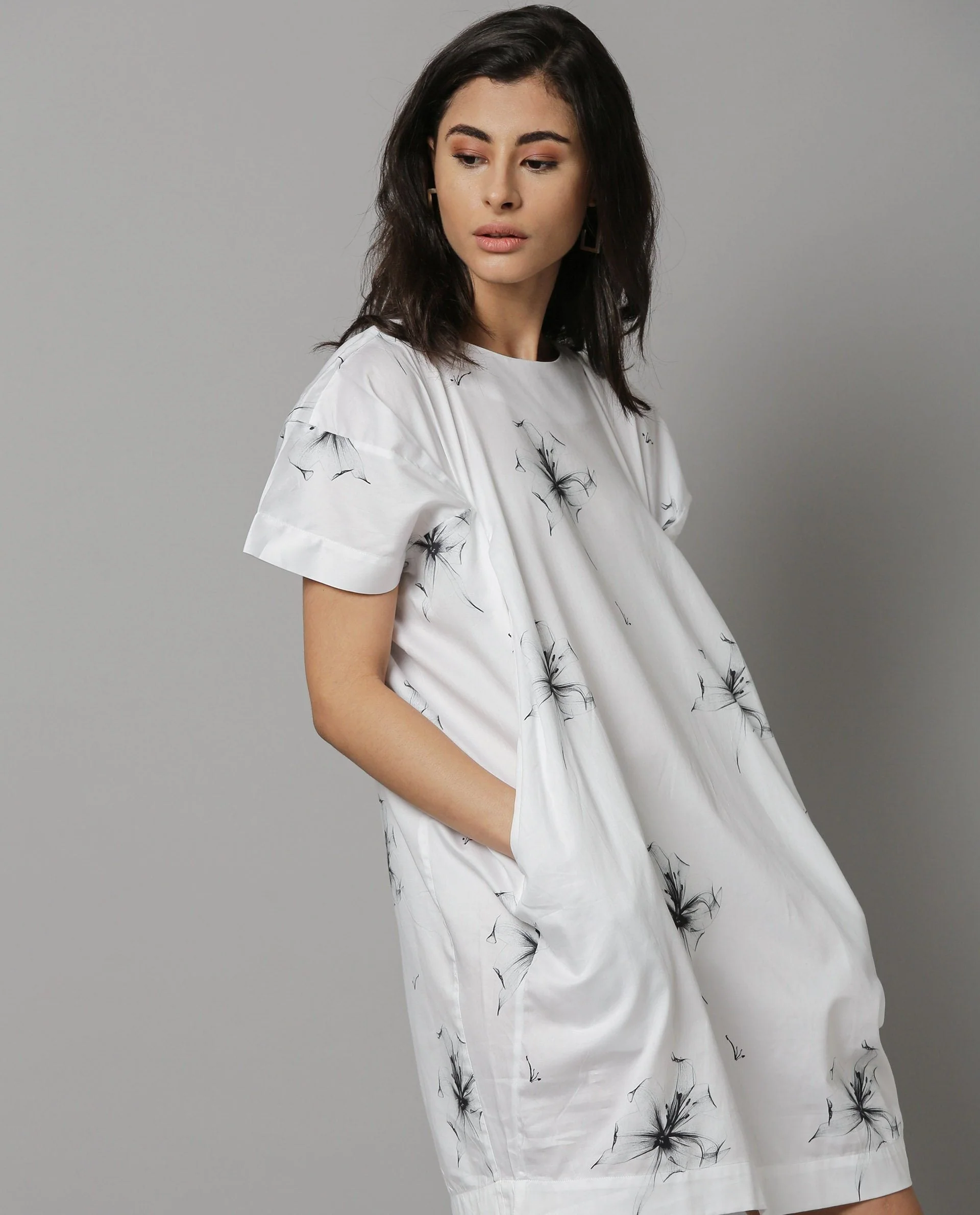 Rareism Women Bronze White Abstract Print Boat Neck Short Sleeves With Pocket Mini Dress - Image 5