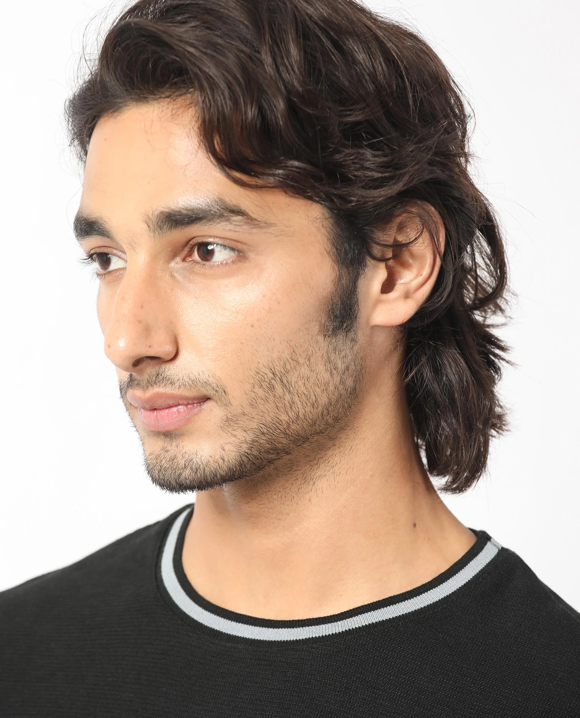 Rare Rabbit Men's Bueno Black Cotton Plain Relaxed Fit Half Sleeve Crew Neck T-Shirt - Image 3