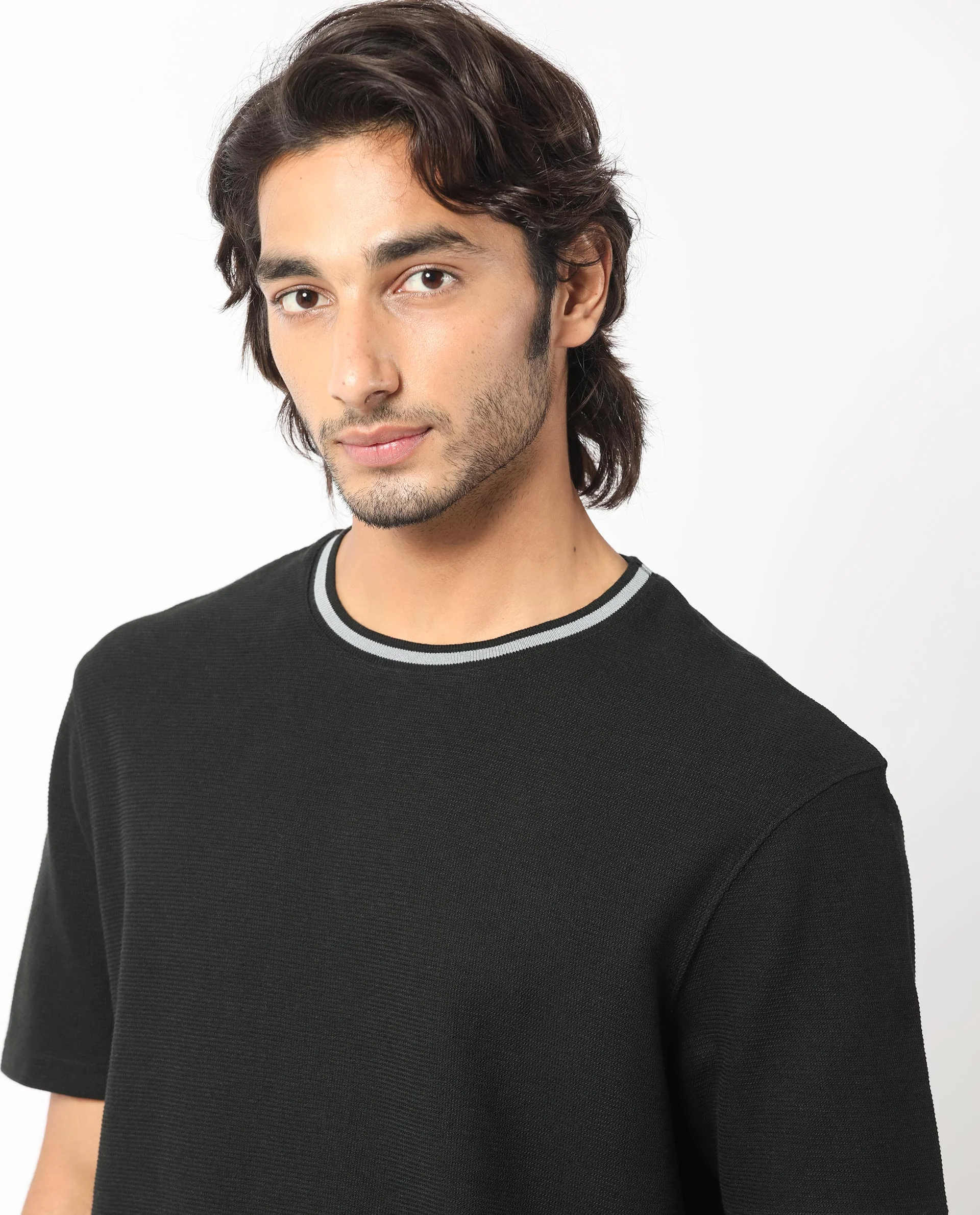 Rare Rabbit Men's Bueno Black Cotton Plain Relaxed Fit Half Sleeve Crew Neck T-Shirt - Image 5