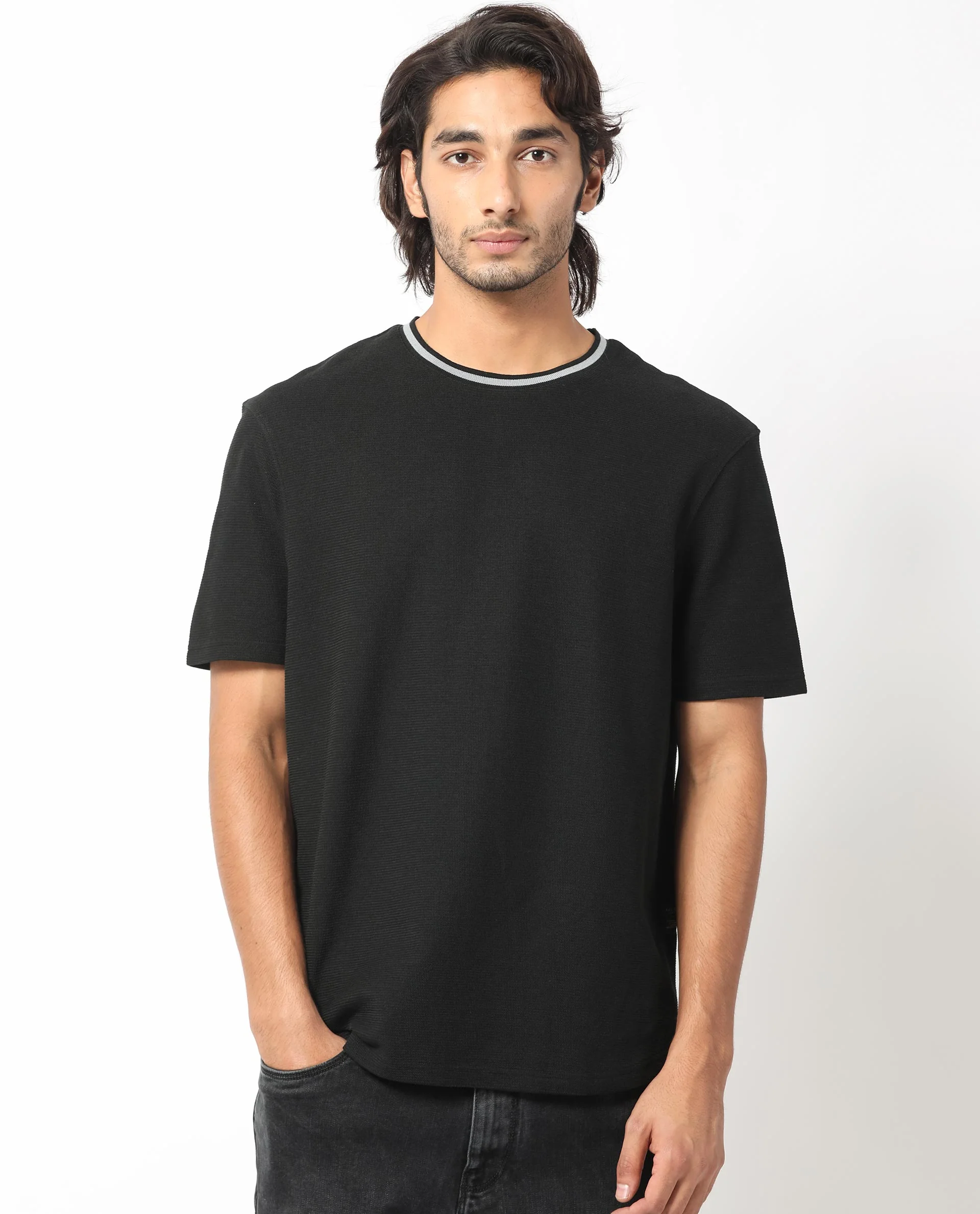 Rare Rabbit Men's Bueno Black Cotton Plain Relaxed Fit Half Sleeve Crew Neck T-Shirt - Image 7