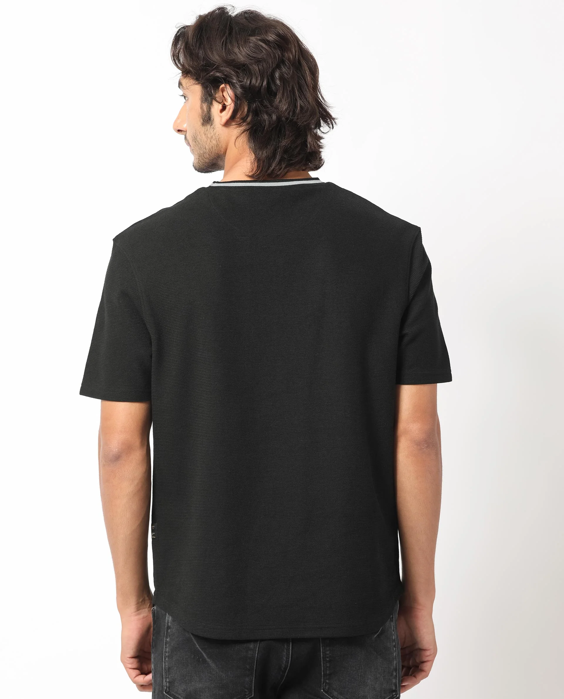 Rare Rabbit Men's Bueno Black Cotton Plain Relaxed Fit Half Sleeve Crew Neck T-Shirt - Image 9