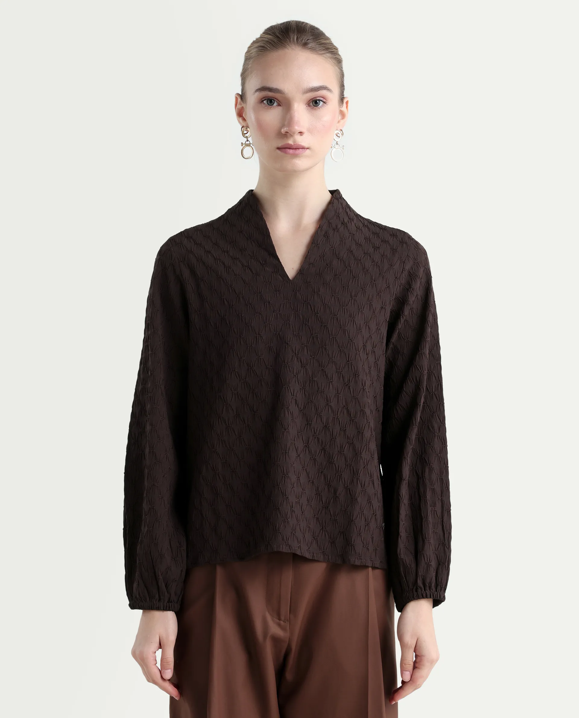 Rareism Women's Bummo Brown Polyester V-Neck Plain Balloon Sleeve Regular Fit Top - Image 3