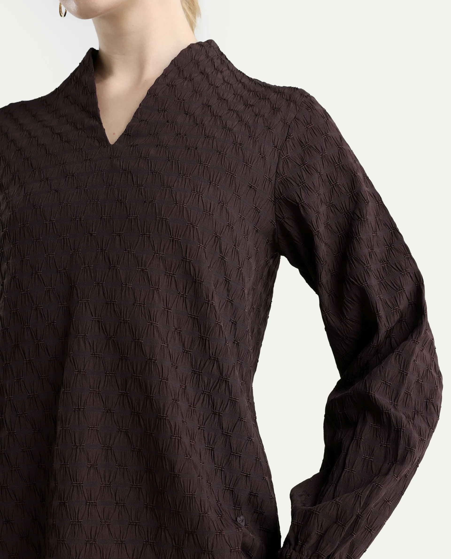 Rareism Women's Bummo Brown Polyester V-Neck Plain Balloon Sleeve Regular Fit Top - Image 4