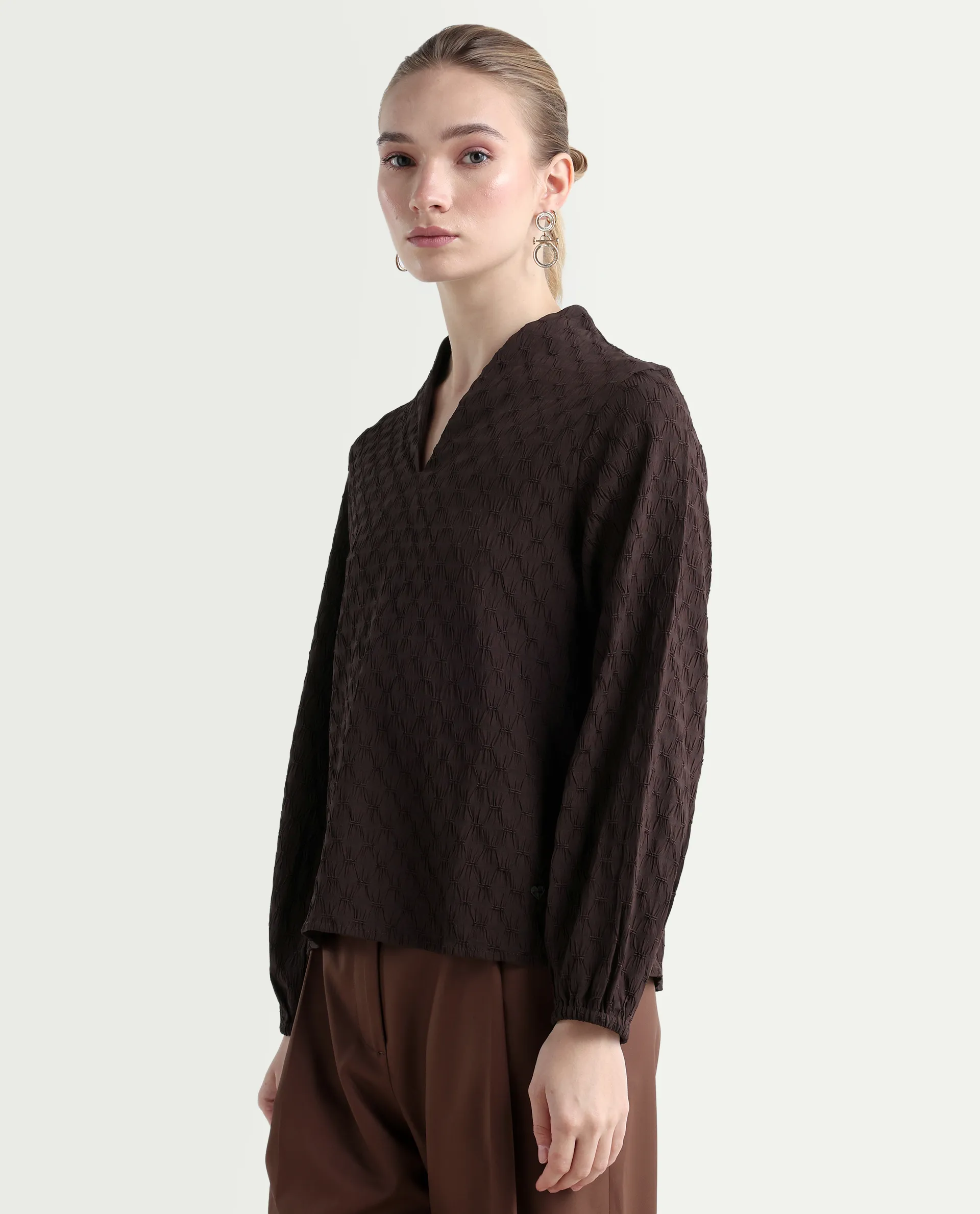 Rareism Women's Bummo Brown Polyester V-Neck Plain Balloon Sleeve Regular Fit Top - Image 5