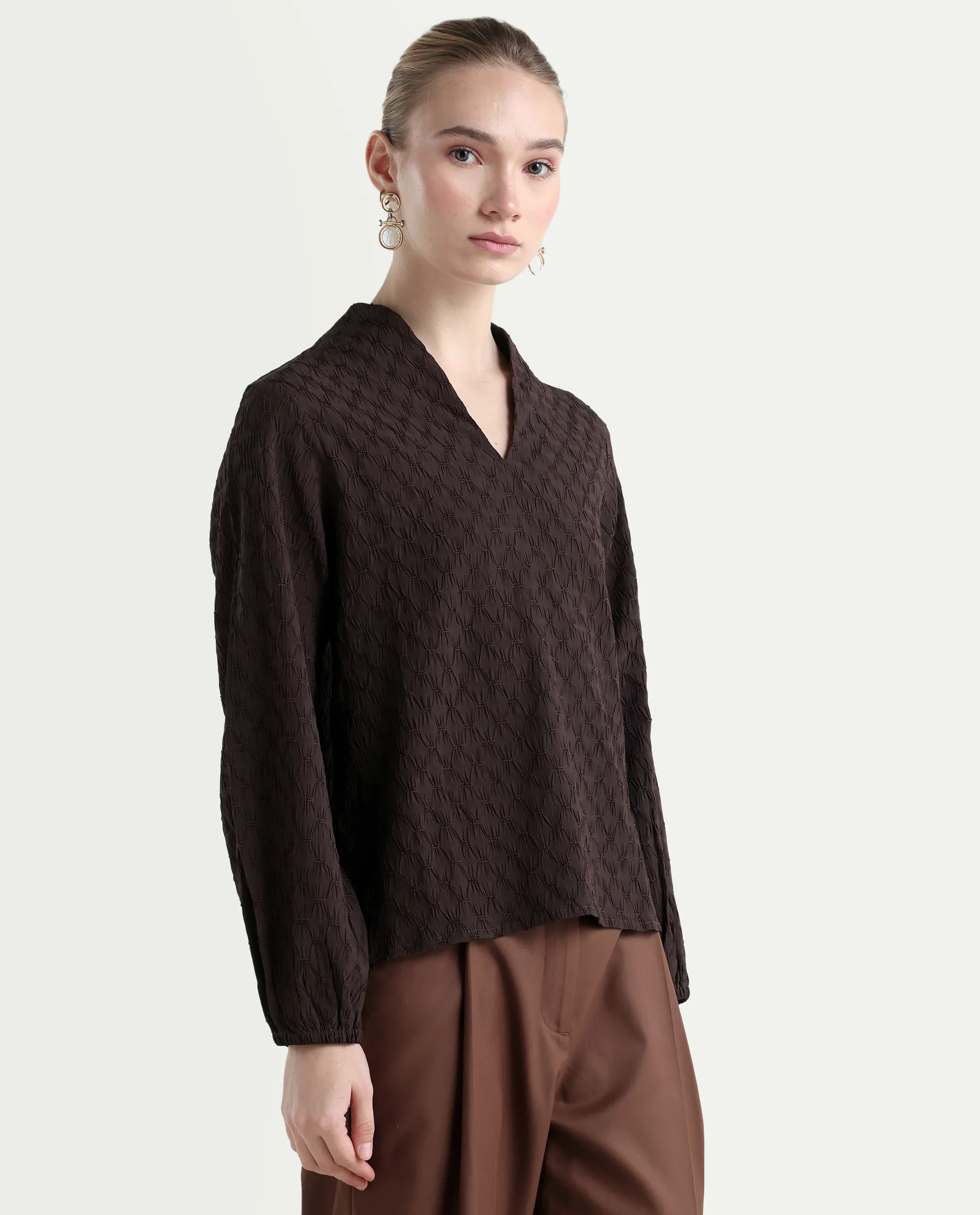 Rareism Women's Bummo Brown Polyester V-Neck Plain Balloon Sleeve Regular Fit Top - Image 6