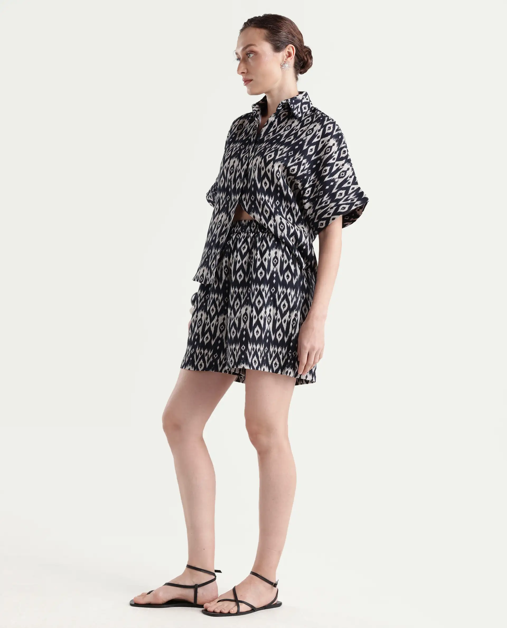 Rareism Women's Cabuto B Black Cotton Blend Geometric Print Mini Relaxed Fit Shorts - Image 5