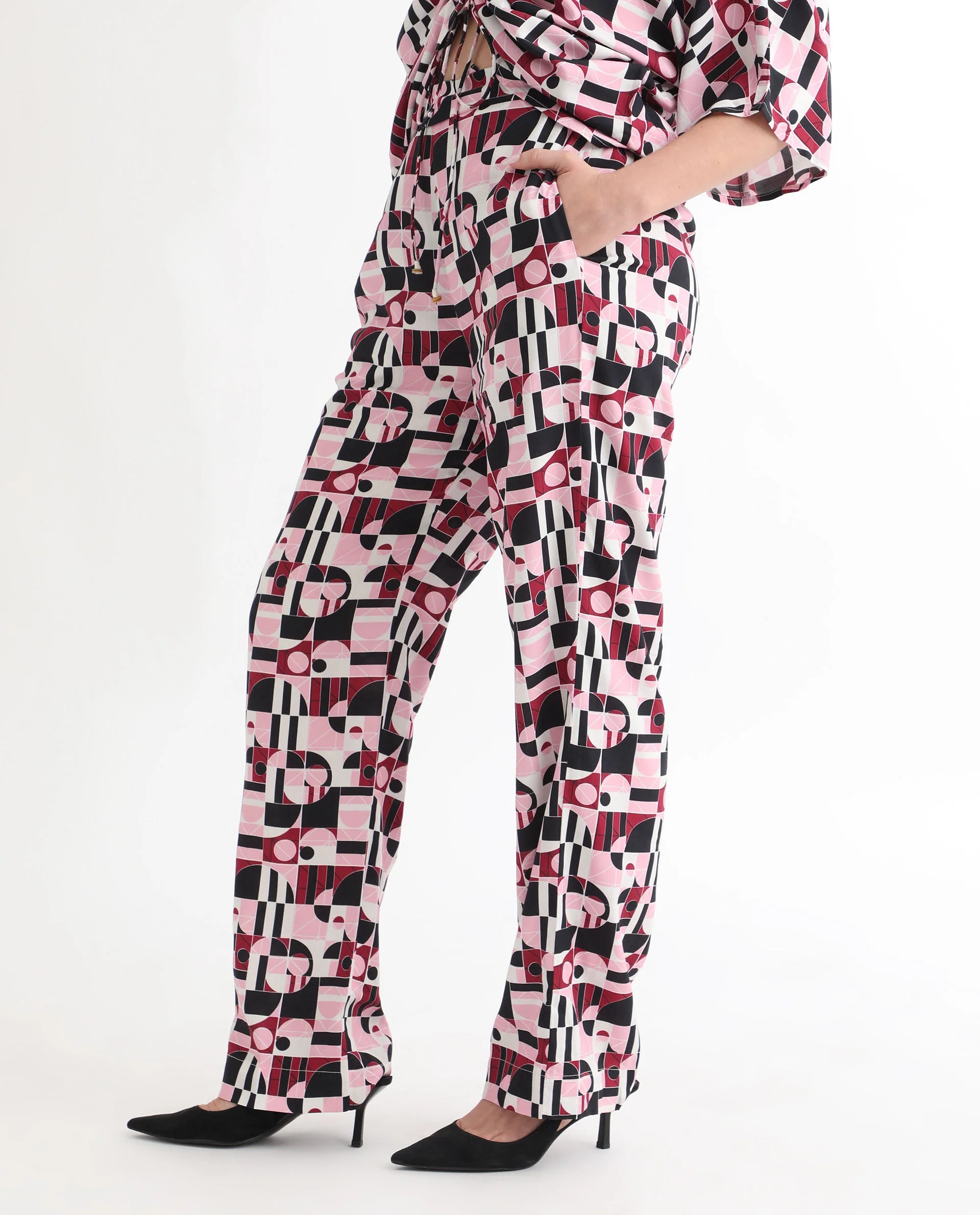 Rareism Women's Cameron Multi Viscose Abstract Print Ankle Length Relaxed Fit Trouser - Image 9