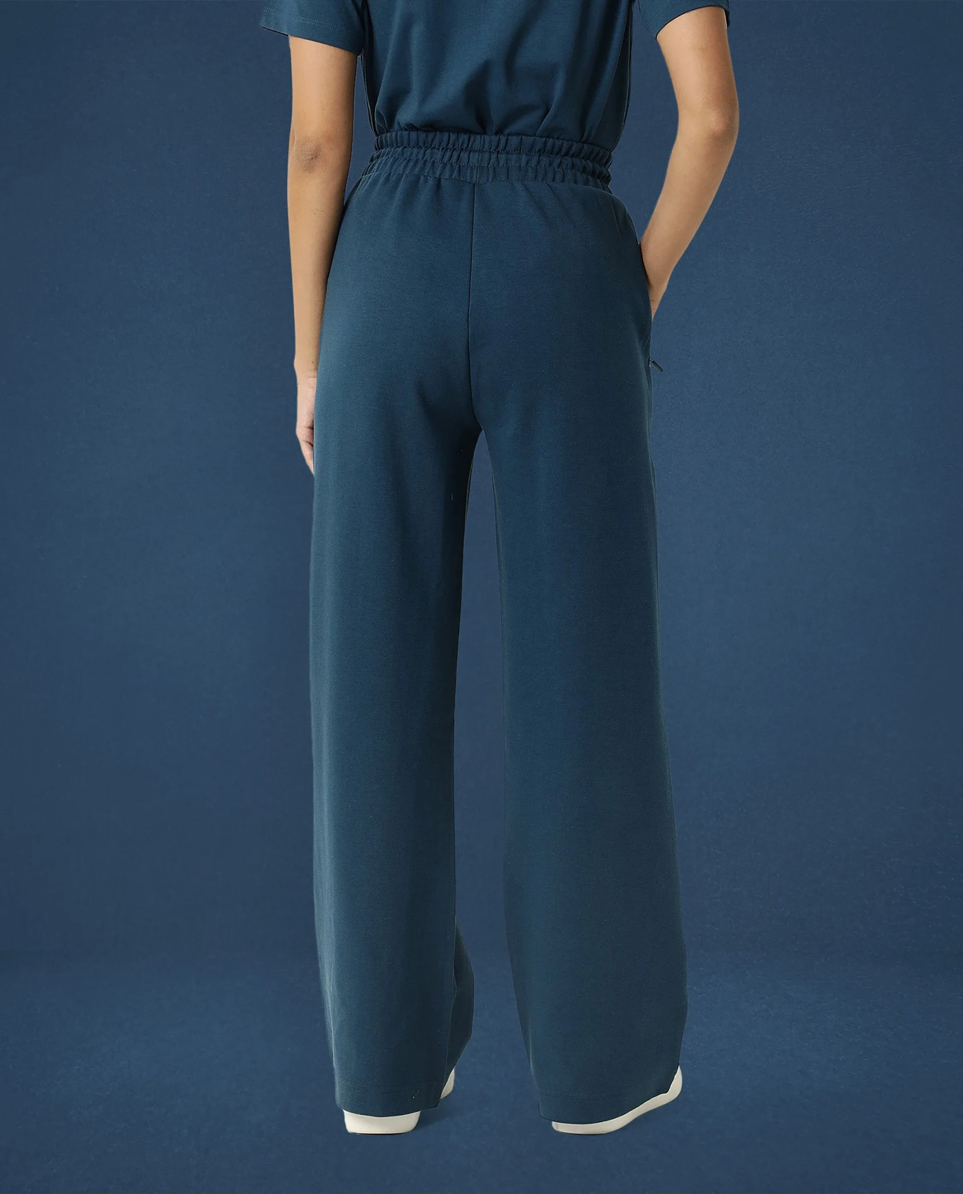 Rareism Women's Heavy Weight Interlock 340 Gsm Cotton Blend Plain Ankle Length Relaxed Fit Track Pant Flared - Image 7