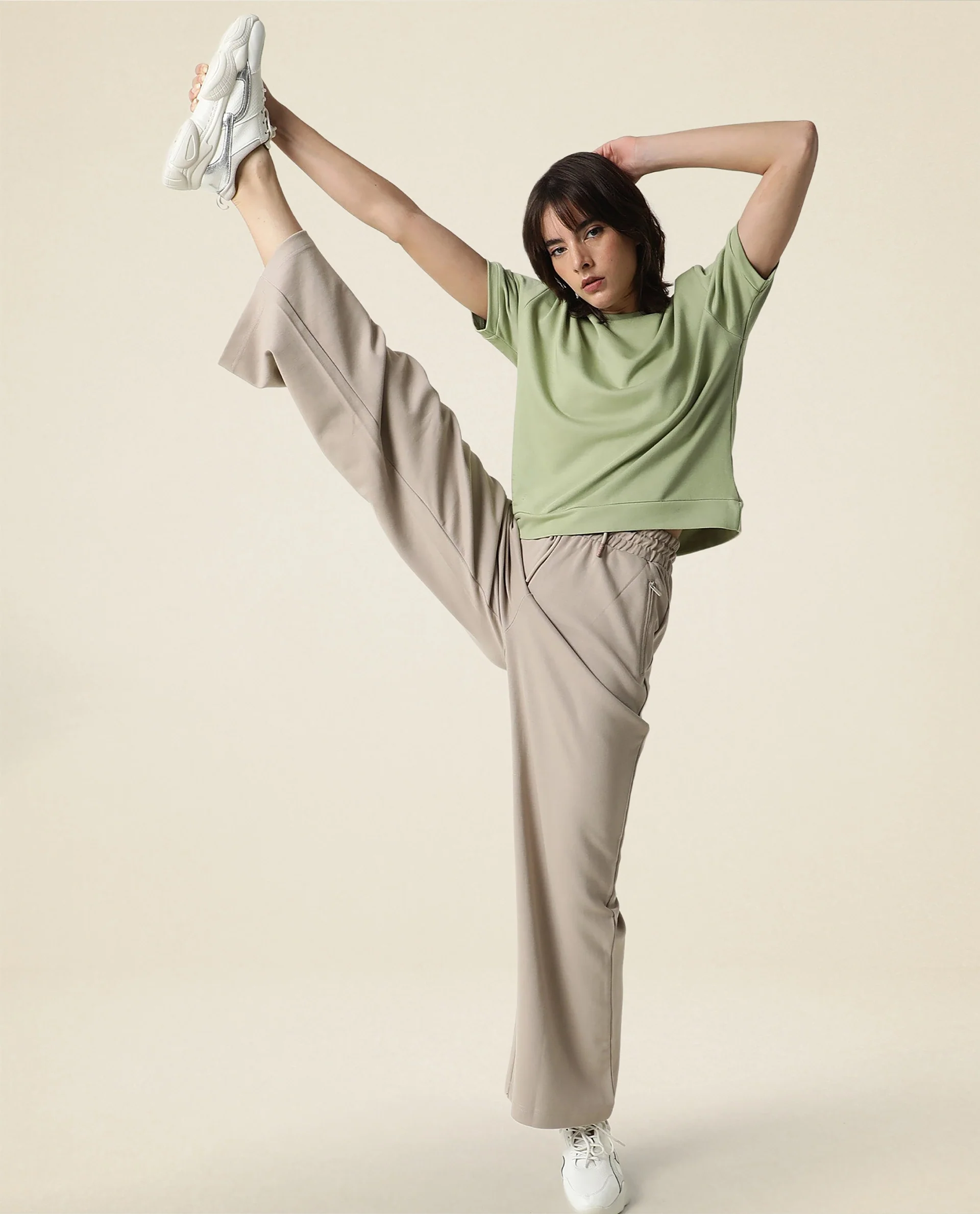 Rareism Women's Heavy Weight Interlock 340 Gsm Cotton Blend Plain Ankle Length Relaxed Fit Track Pant Flared - Image 3