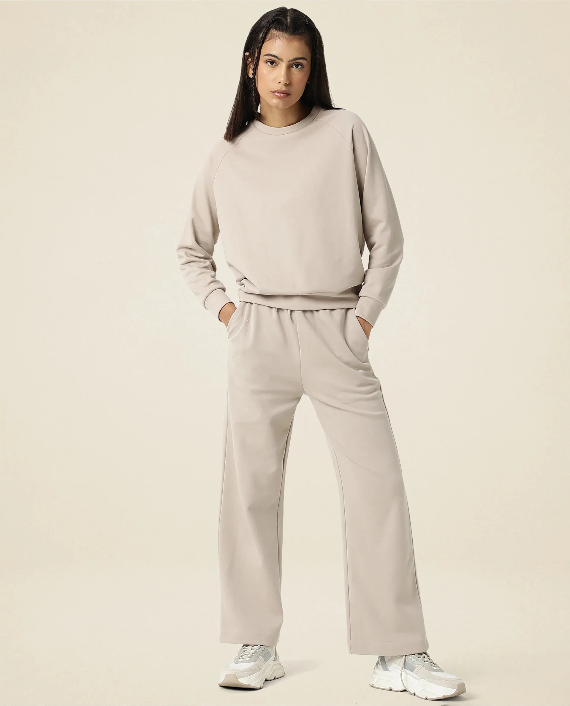 Rareism Women's Heavy Weight Interlock 340 Gsm Cotton Blend Plain Ankle Length Relaxed Fit Track Pant Flared - Image 4
