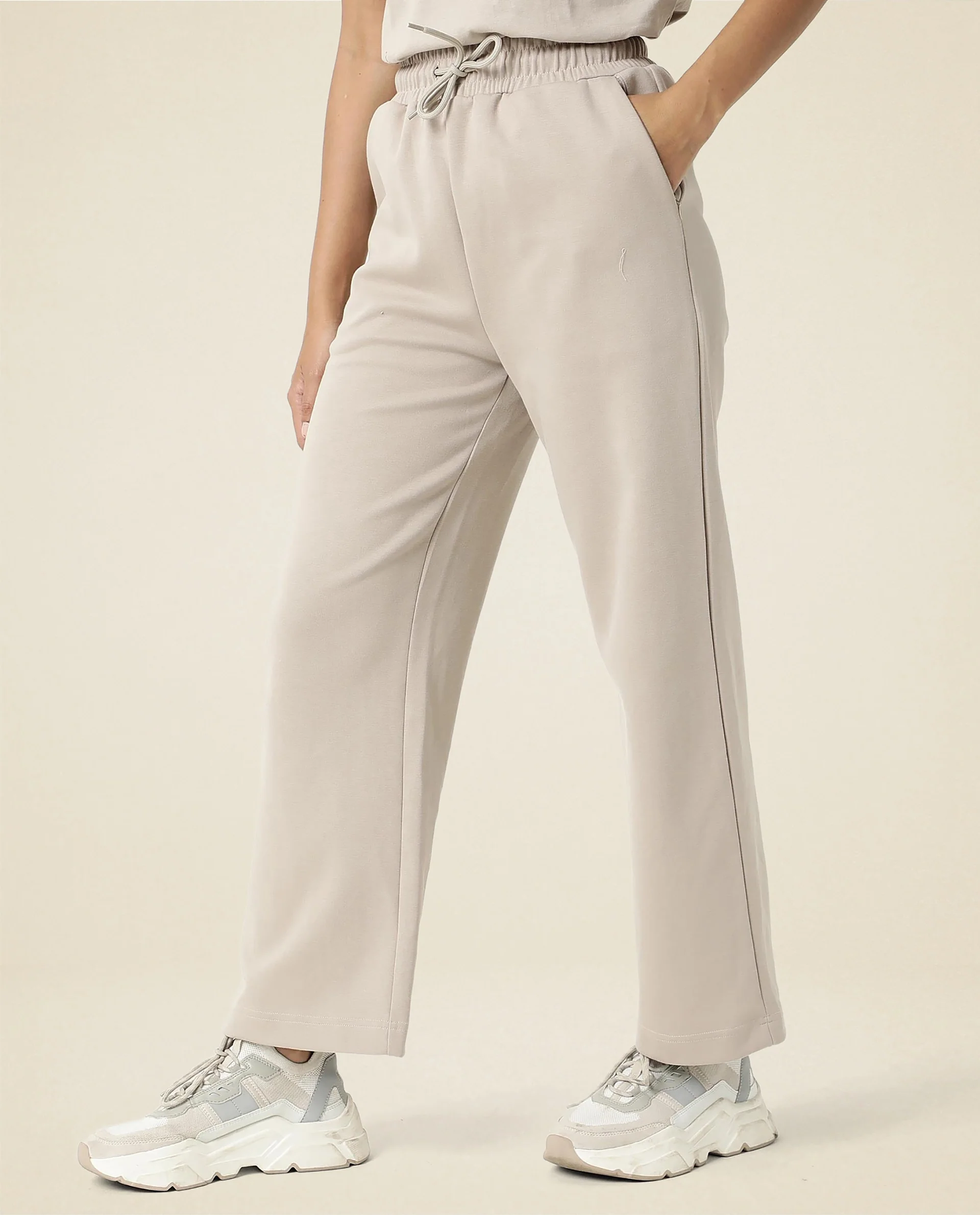 Rareism Women's Heavy Weight Interlock 340 Gsm Cotton Blend Plain Ankle Length Relaxed Fit Track Pant Flared - Image 7