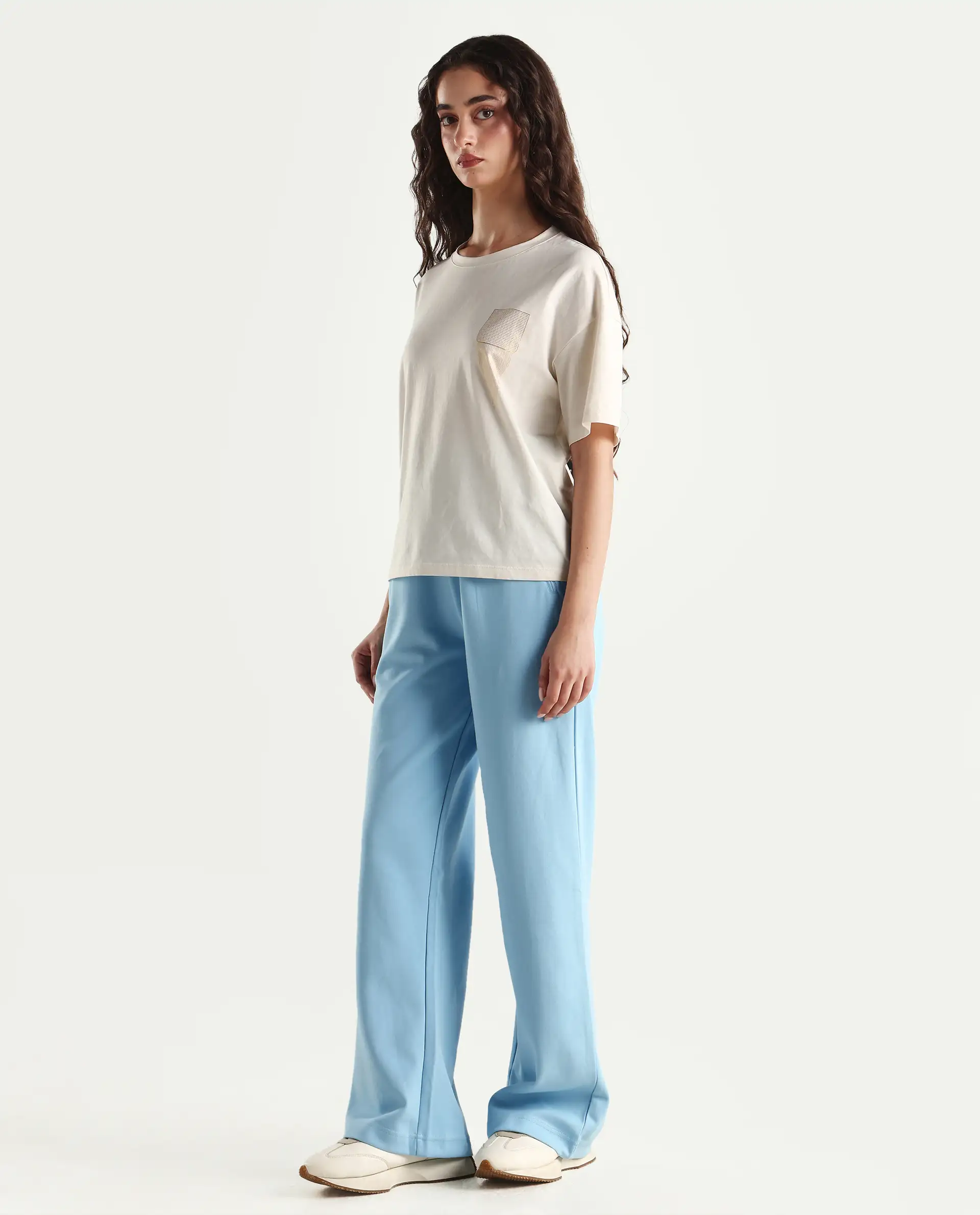Rareism Women's Heavy Weight Interlock 340 Gsm Cotton Blend Plain Ankle Length Relaxed Fit Track Pant Flared - Image 4