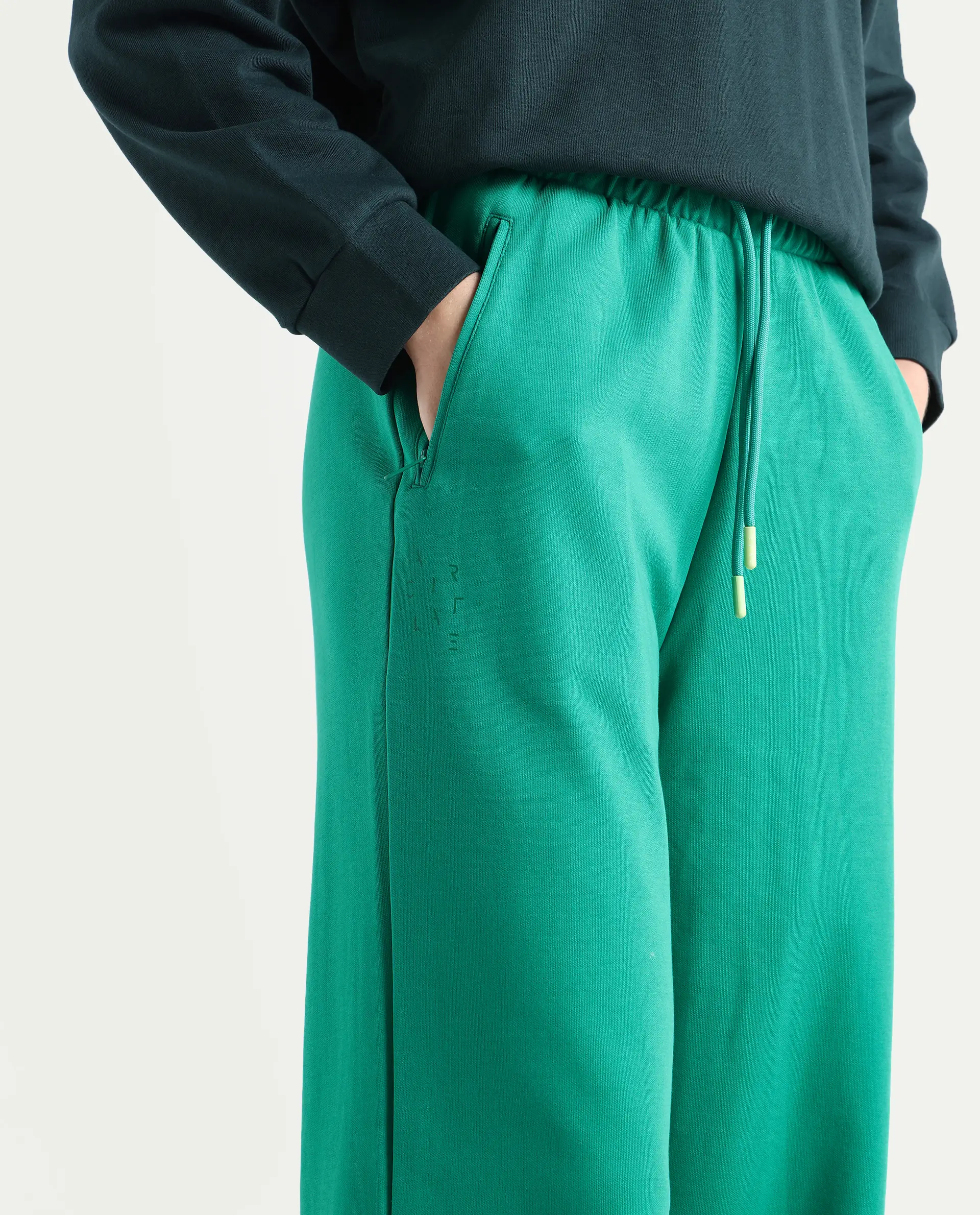 Rareism Women's Heavy Weight Interlock 340 Gsm Cotton Blend Plain Ankle Length Relaxed Fit Track Pant Flared - Image 3