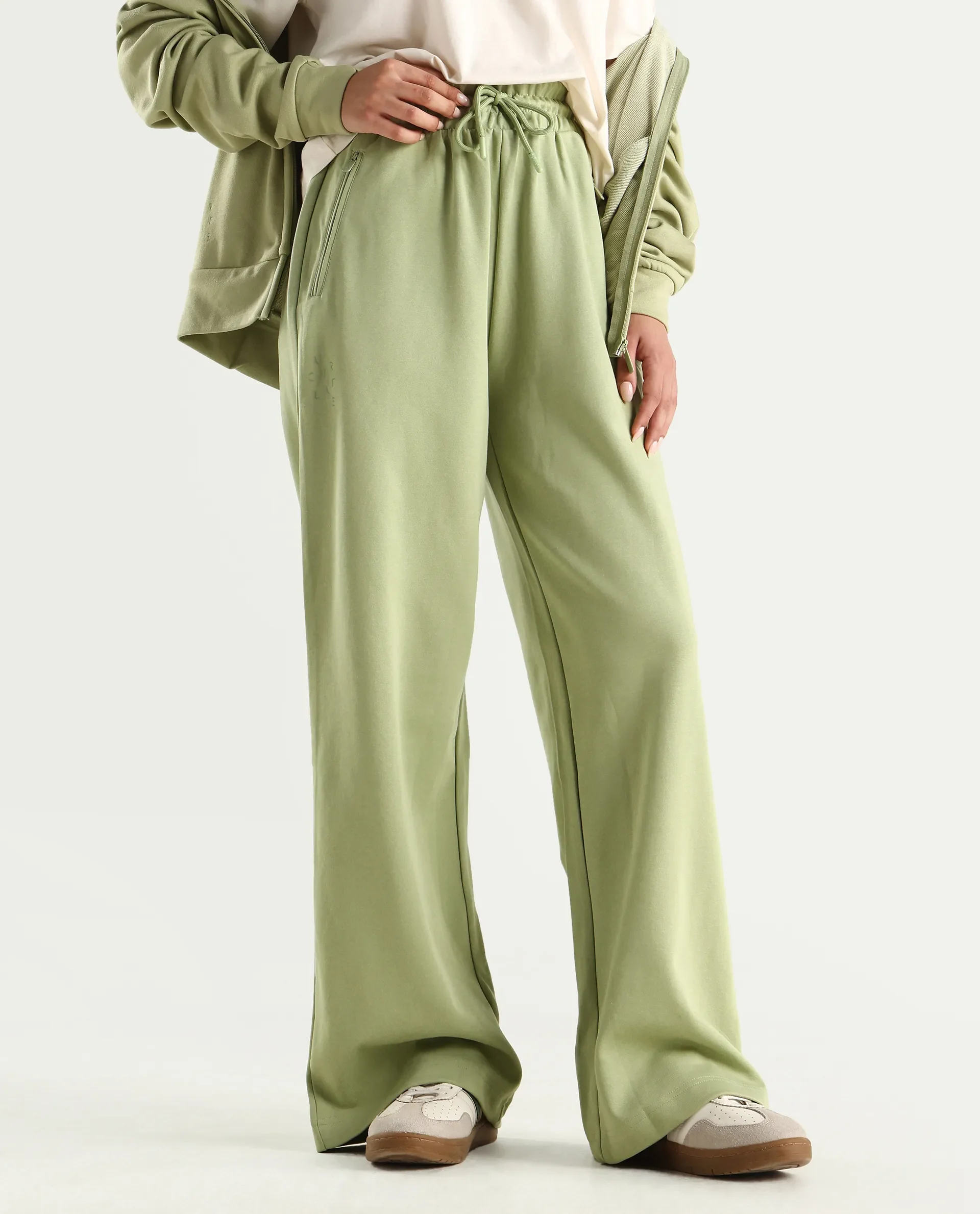 Rareism Women's Heavy Weight Interlock 340 Gsm Cotton Blend Plain Ankle Length Relaxed Fit Track Pant Flared - Image 2