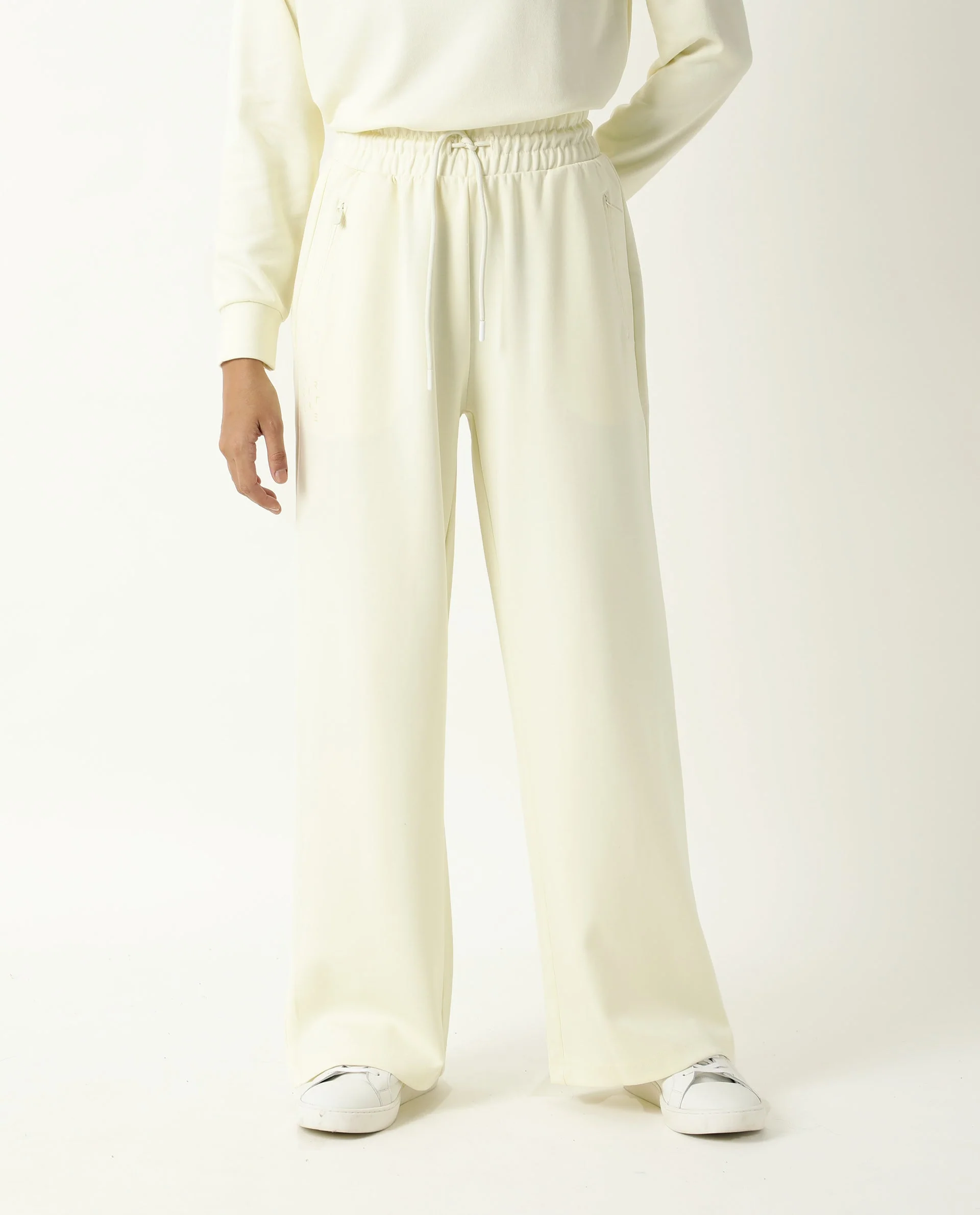 Rareism Women's Heavy Weight Interlock 340 Gsm Cotton Blend Plain Ankle Length Relaxed Fit Track Pant Flared - Image 3