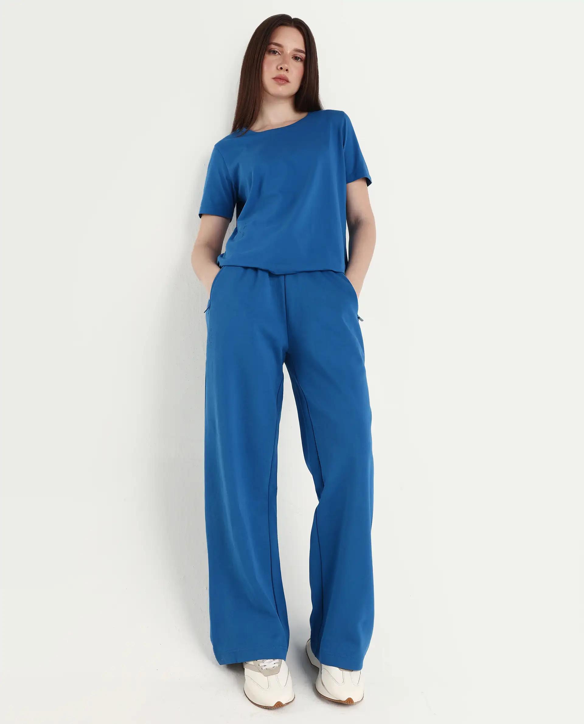 Rareism Women's Heavy Weight Interlock 340 Gsm Cotton Blend Plain Ankle Length Relaxed Fit Track Pant Flared - Image 2