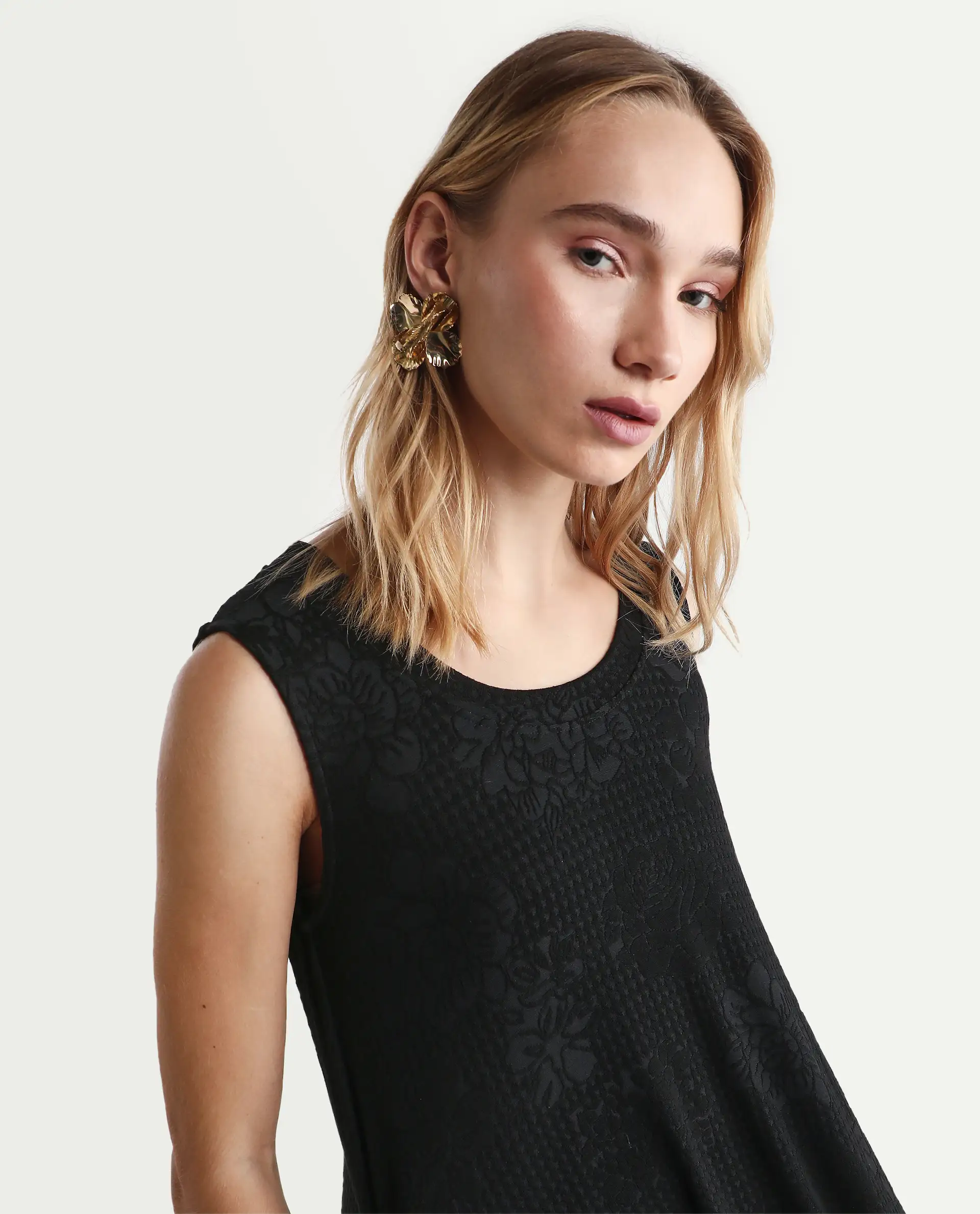 Rareism Women's Cassidy Black Polyester Blend Crew Neck Plain Sleeveless Midi Flared Dress - Image 4