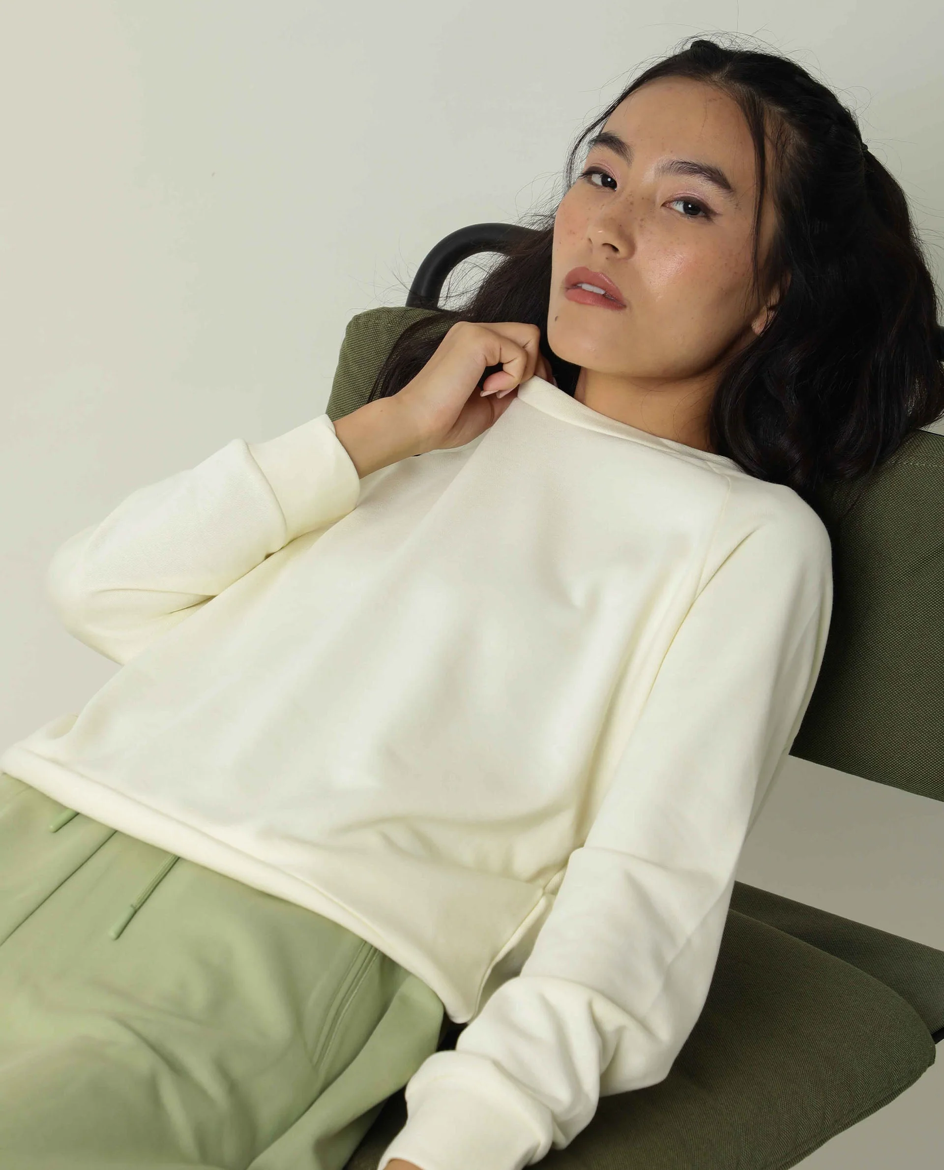 Rareism Women's Medium Weight Terry 290 Gsm Cotton Blend Crew Neck Plain Cuffed Sleeve Relaxed Fit Sweatshirt - Image 4