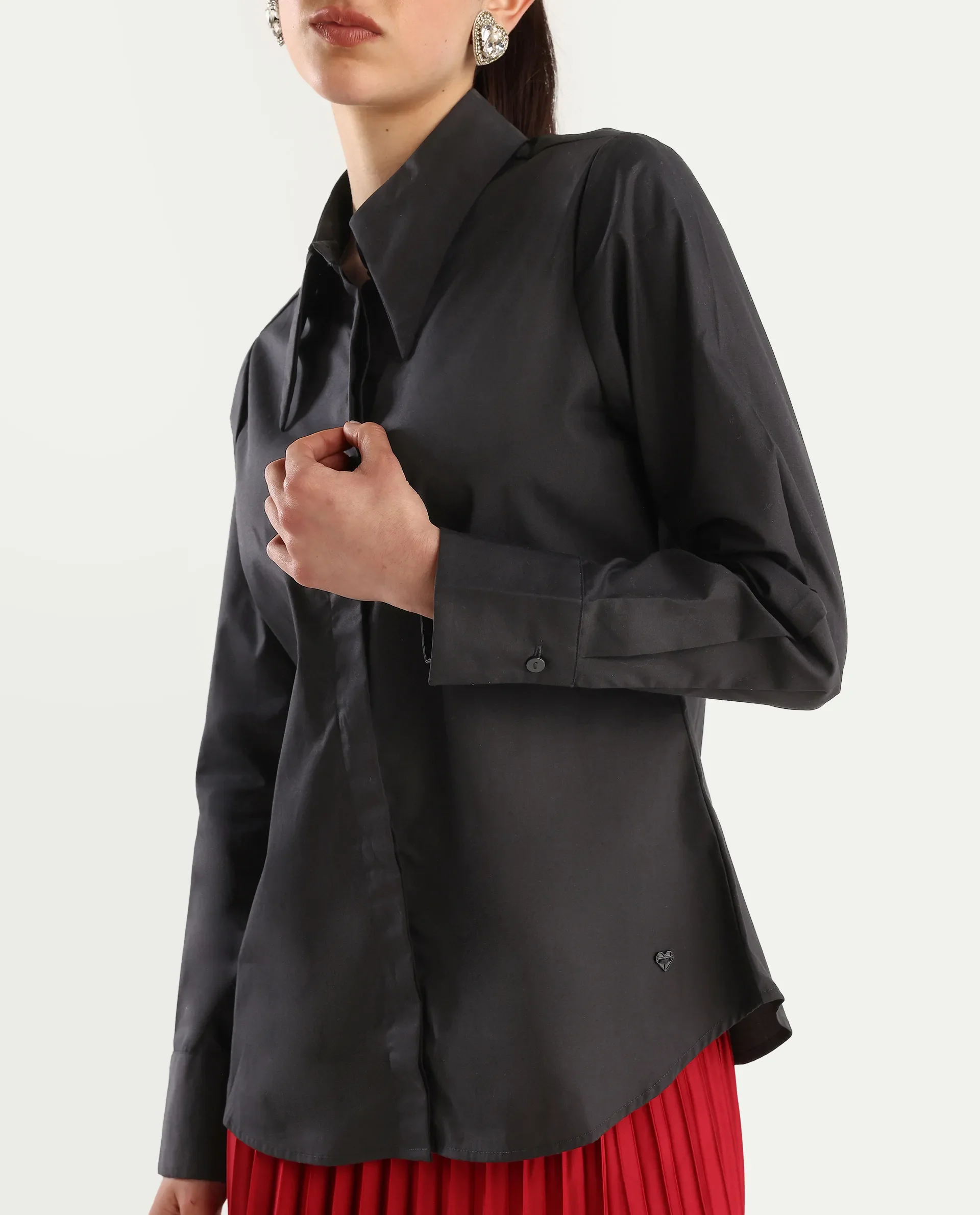 Rareism Women's Ceos Black Cotton Blend Spread Collar Plain Cuffed Sleeve Regular Fit Top - Image 4
