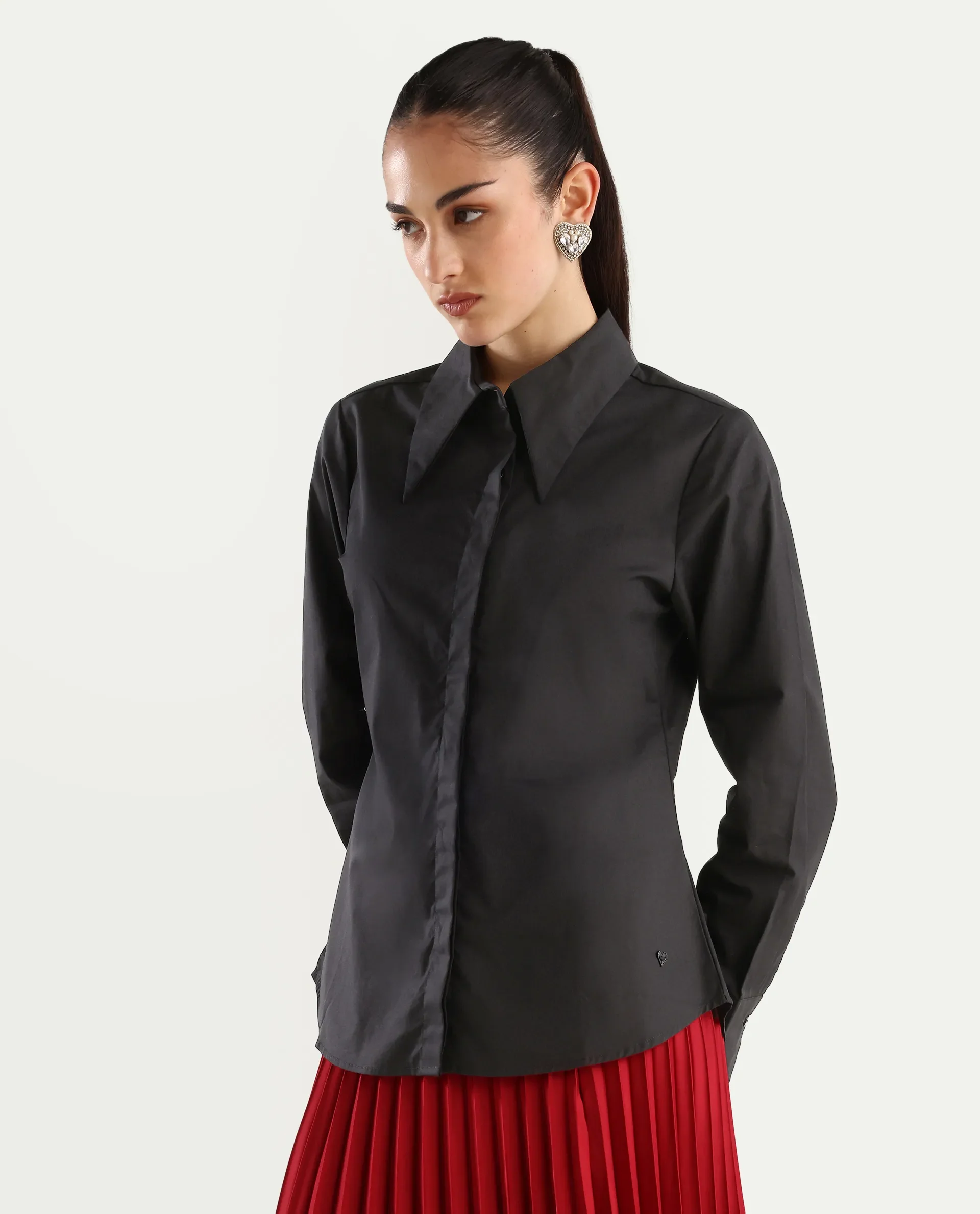 Rareism Women's Ceos Black Cotton Blend Spread Collar Plain Cuffed Sleeve Regular Fit Top - Image 6