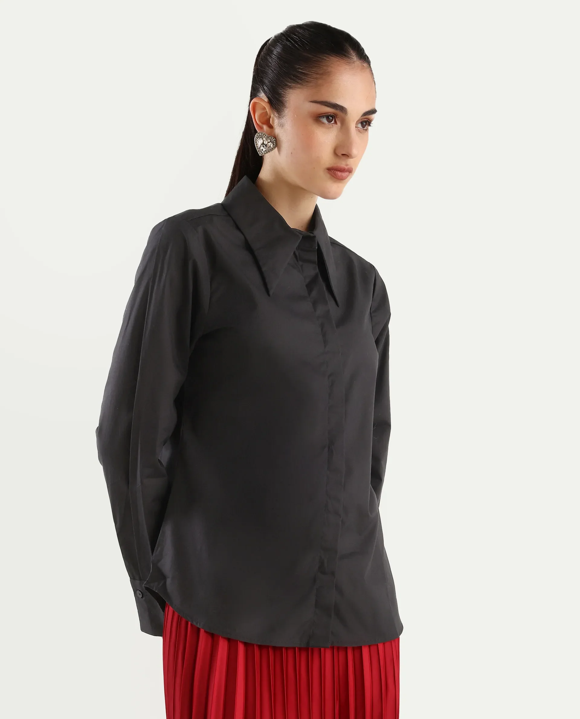 Rareism Women's Ceos Black Cotton Blend Spread Collar Plain Cuffed Sleeve Regular Fit Top - Image 7