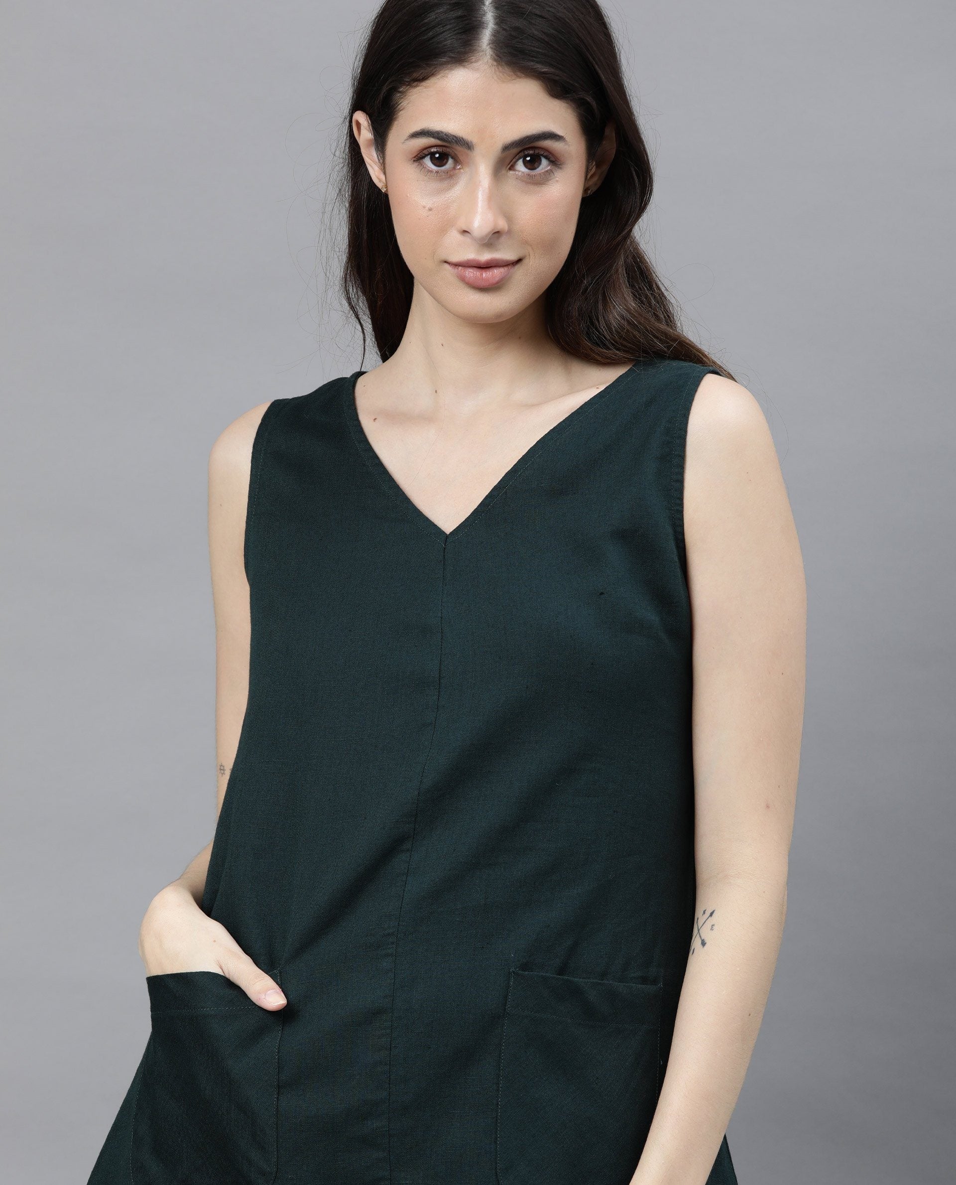Rareism Women's Chloe Green Linen V-Neck Plain Sleeveless Maxi Regular Fit Dress - Image 7