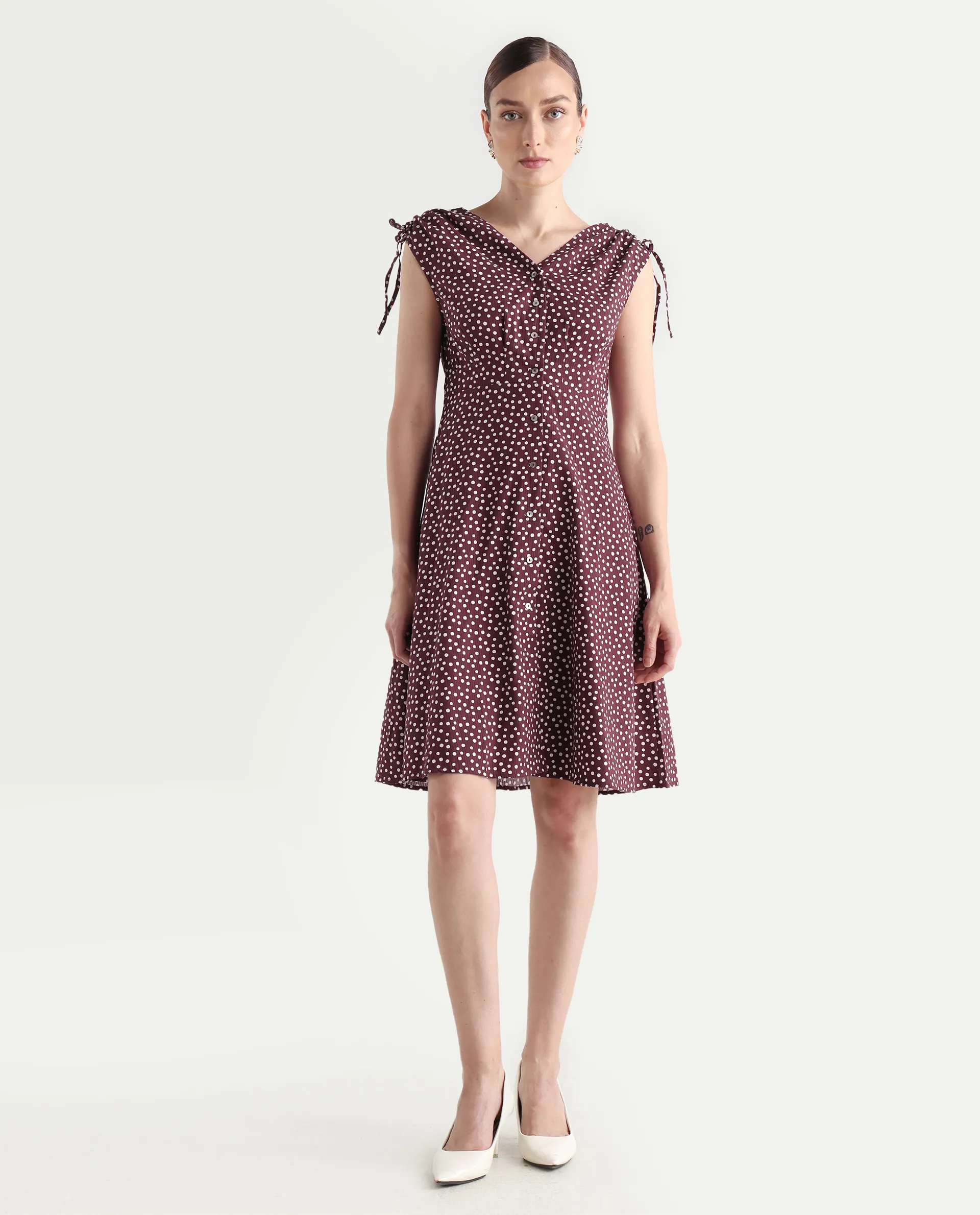 Rareism Women's Clarta Brown V-Neck Polka Print Sleeveless Midi A-Line Dress - Image 3