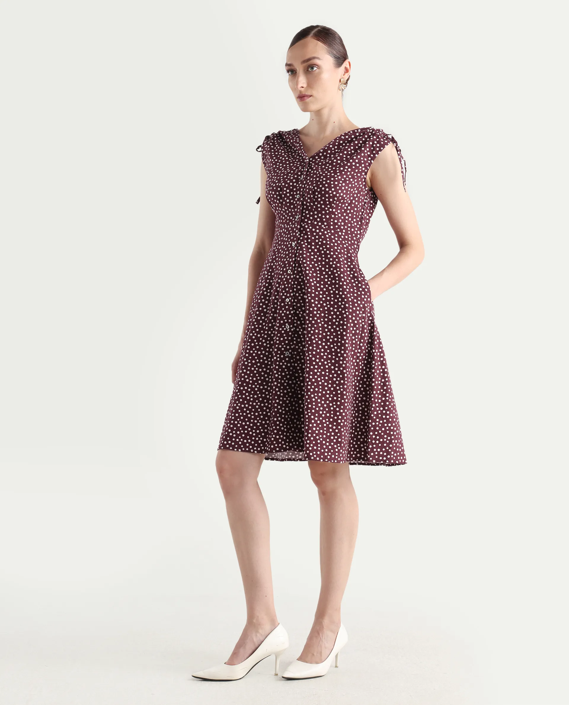 Rareism Women's Clarta Brown V-Neck Polka Print Sleeveless Midi A-Line Dress - Image 6