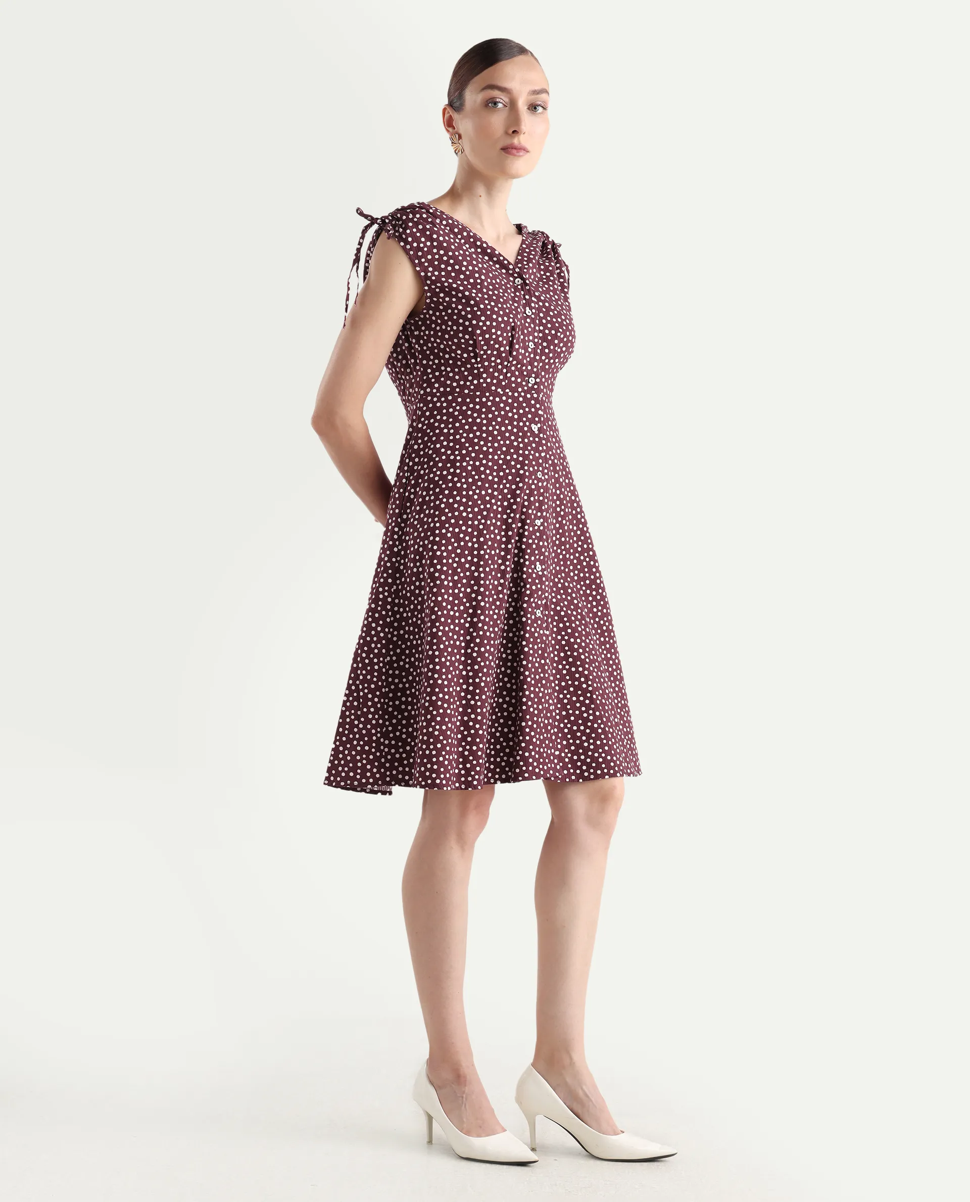 Rareism Women's Clarta Brown V-Neck Polka Print Sleeveless Midi A-Line Dress - Image 7